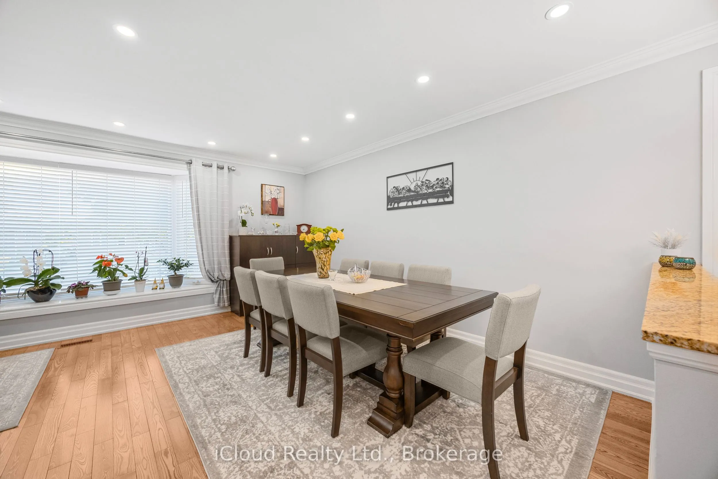 52 Kimbark Drive N