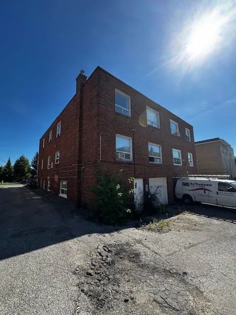 20 Elway Court