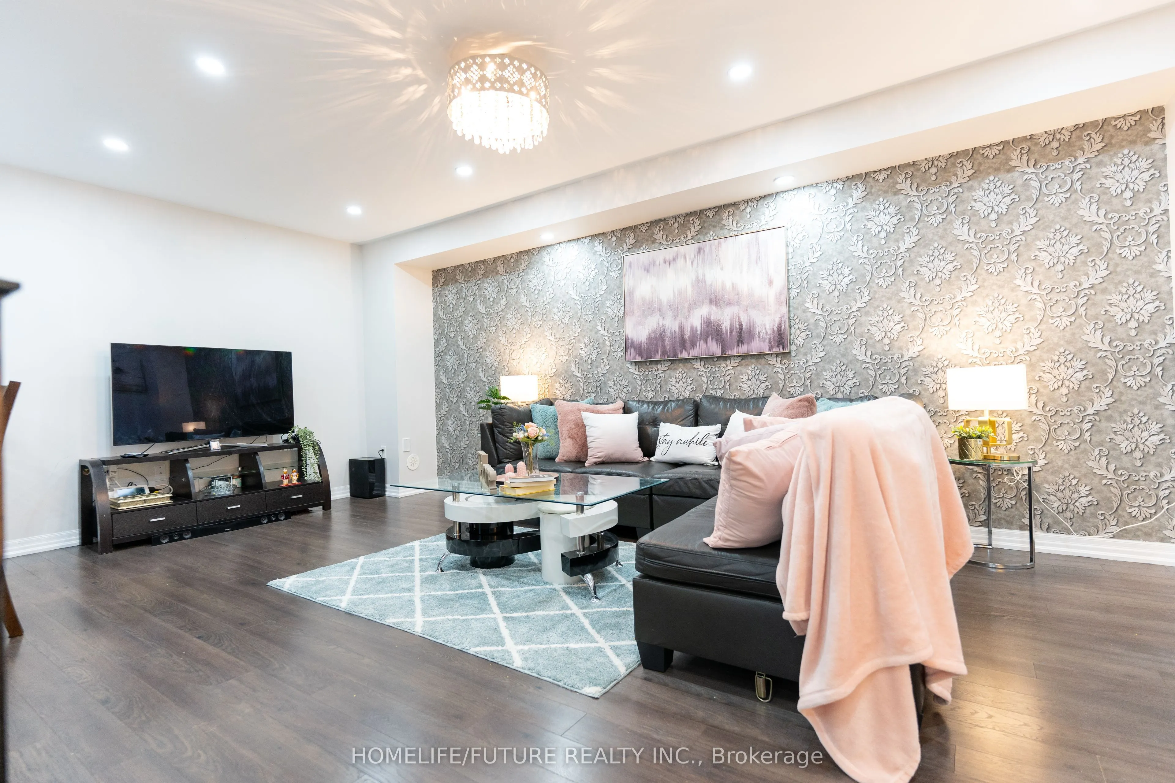 275 Ellen Davidson Drive