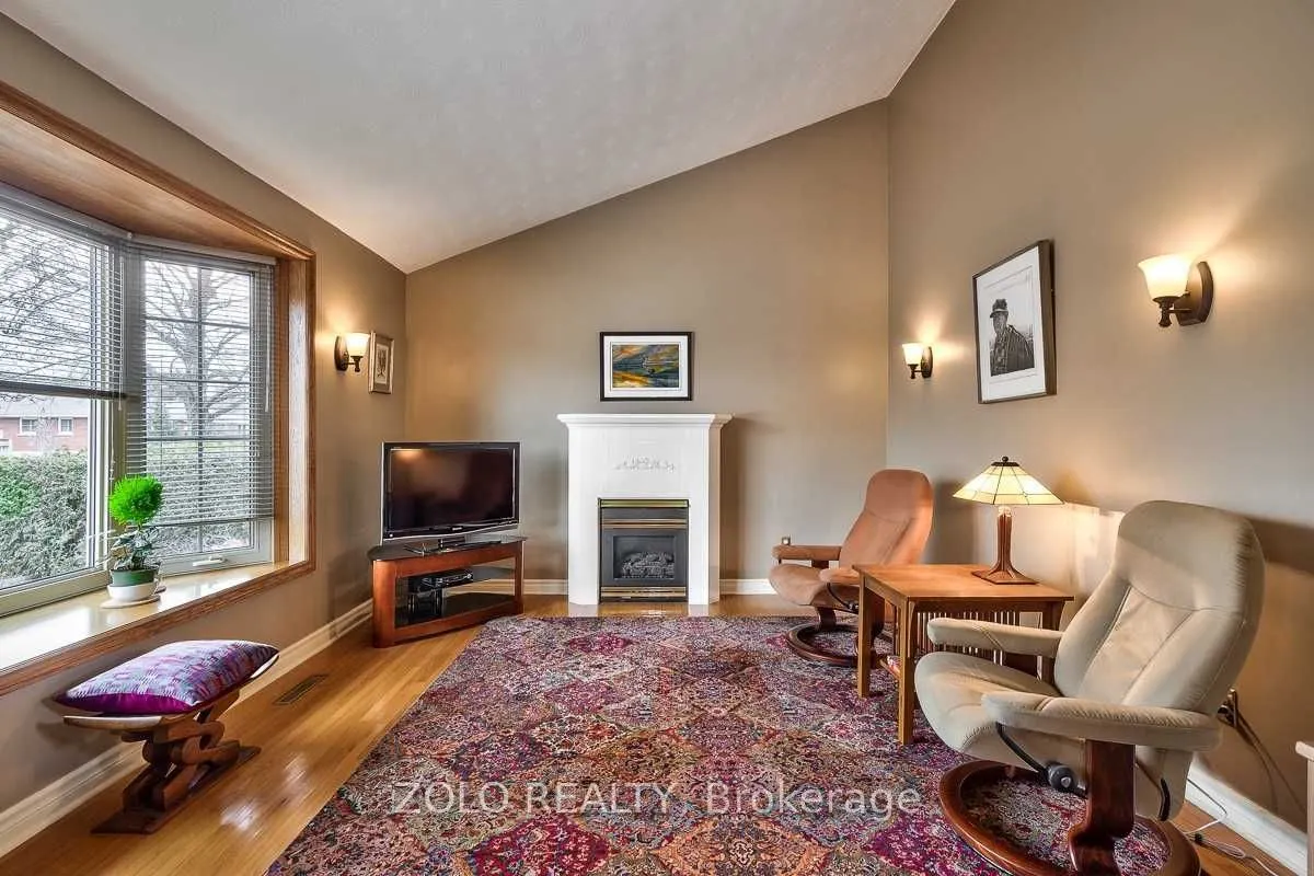 2339 Redfern Road N