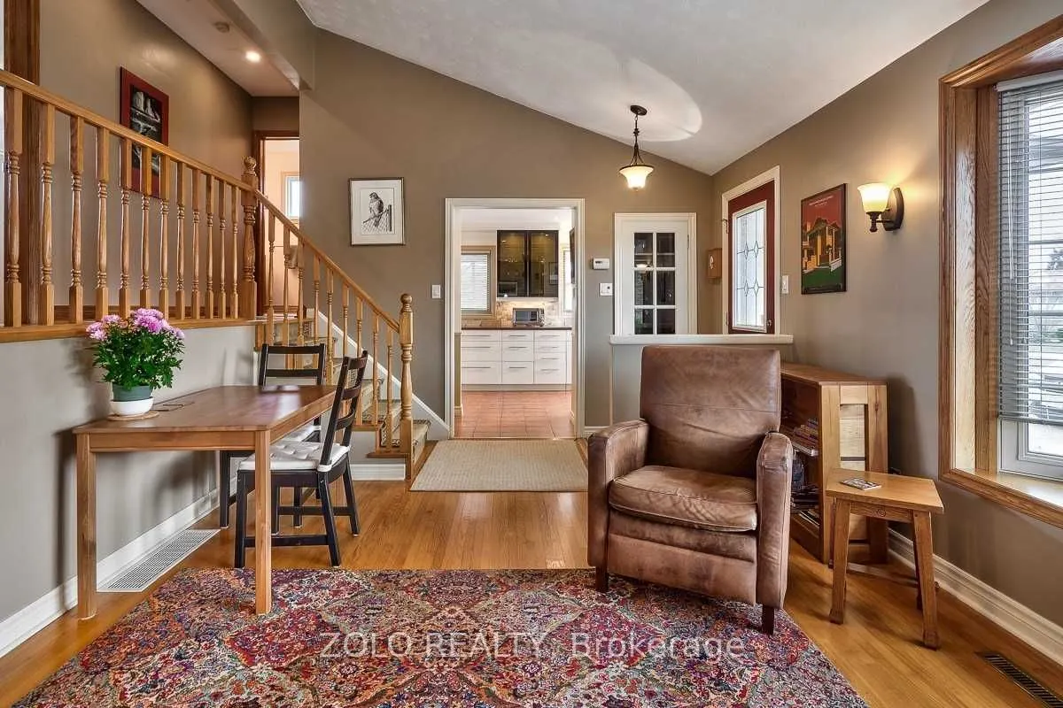 2339 Redfern Road N
