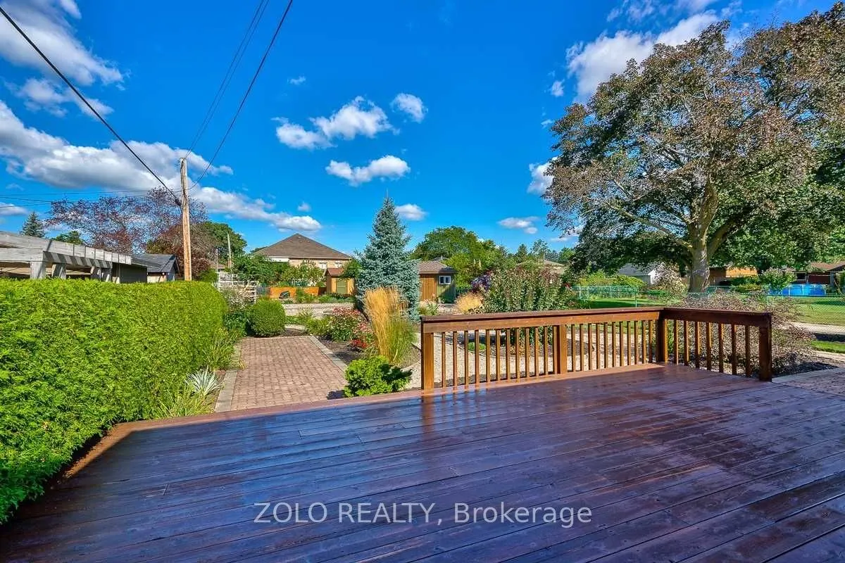 2339 Redfern Road N