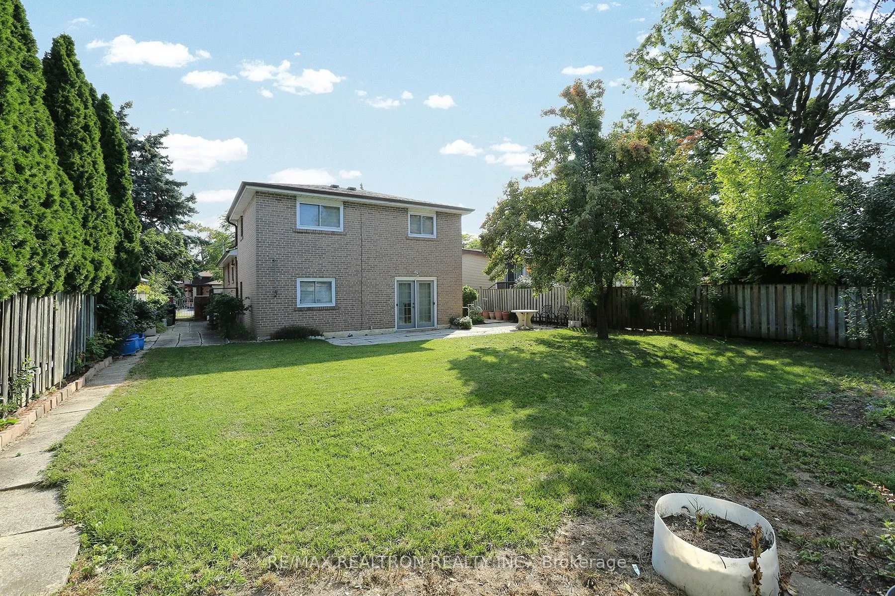 80 Bloomington Crescent