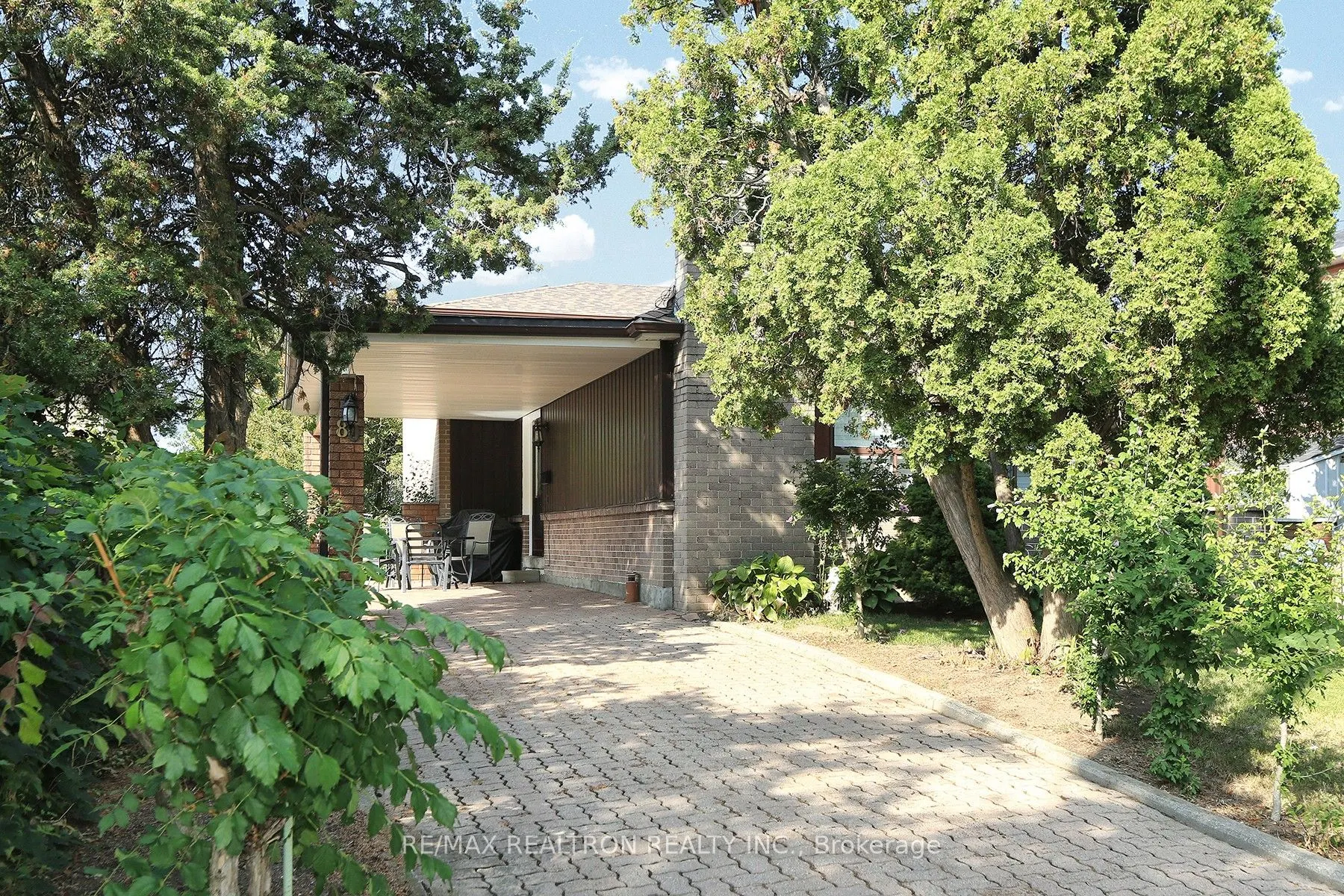 80 Bloomington Crescent
