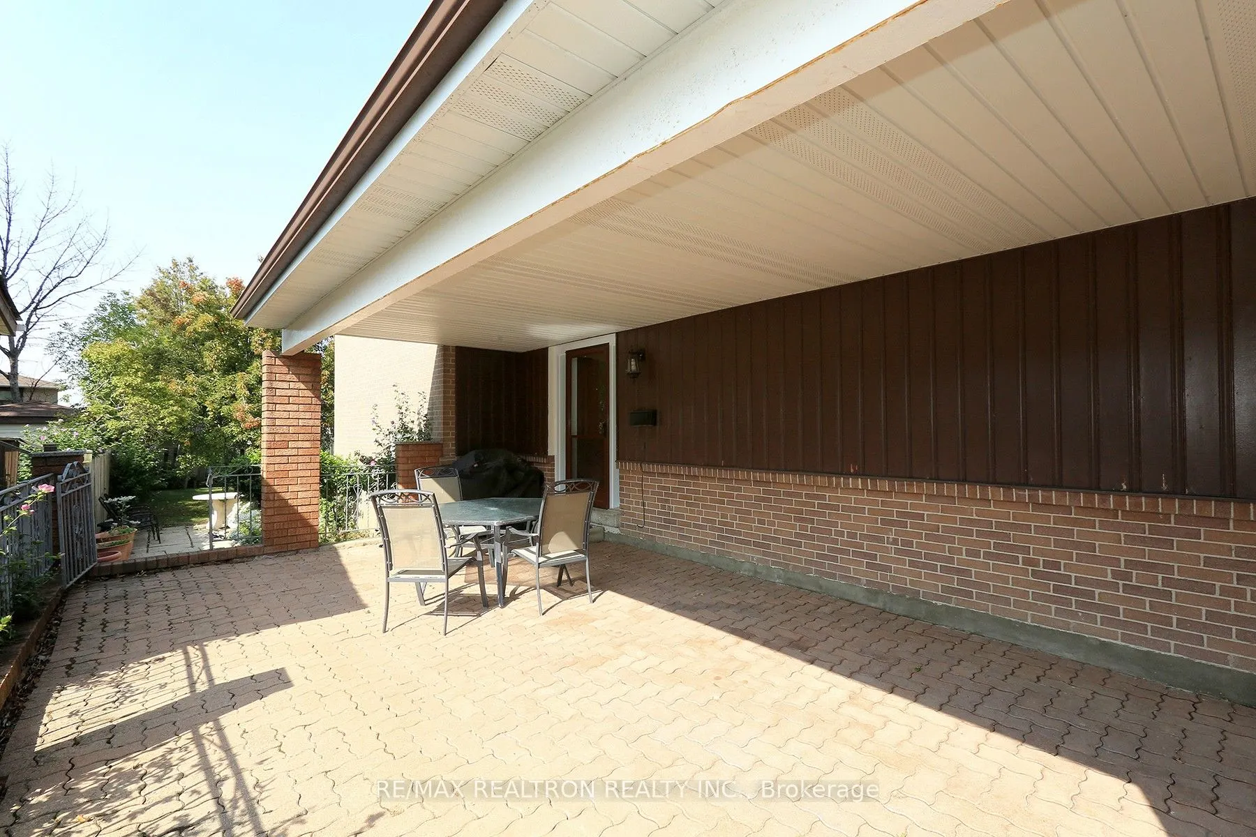 80 Bloomington Crescent