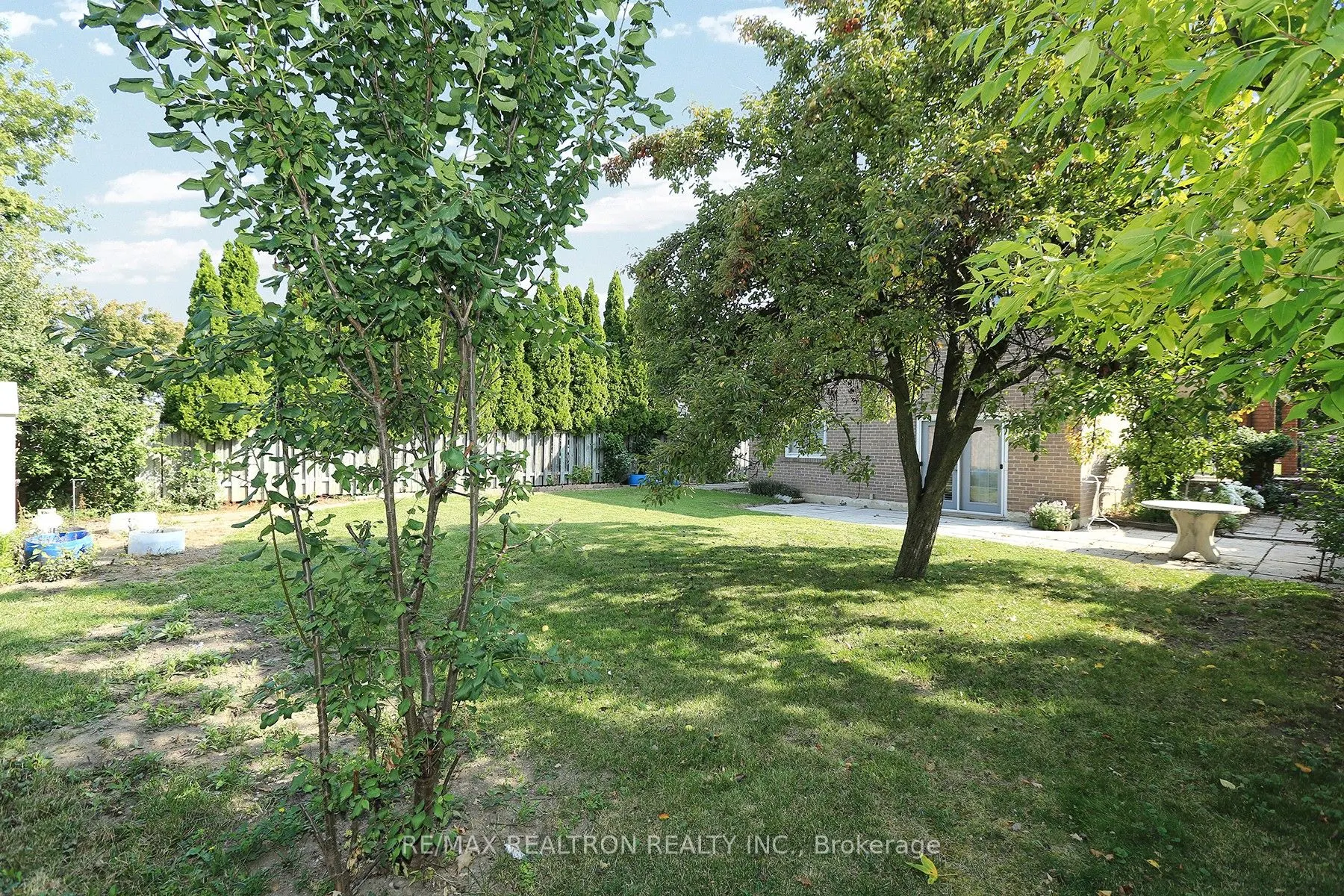 80 Bloomington Crescent
