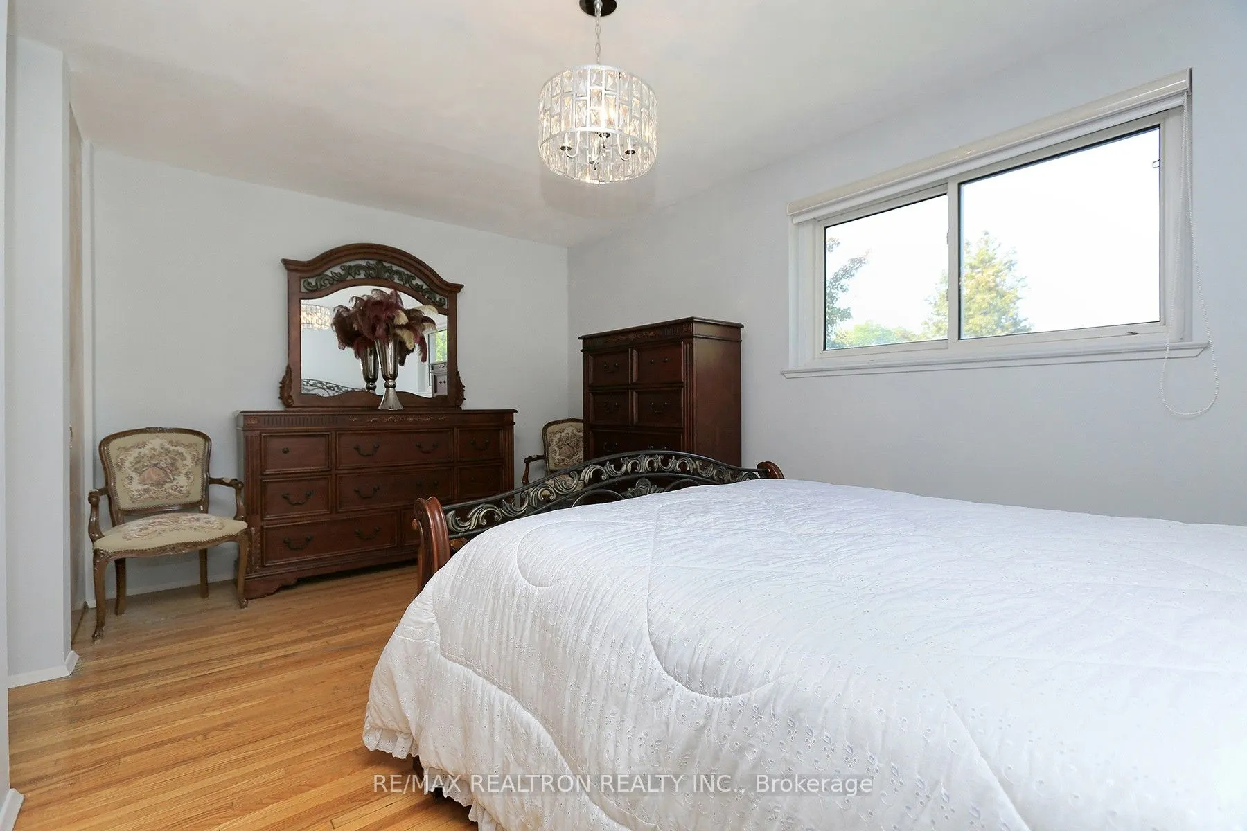 80 Bloomington Crescent