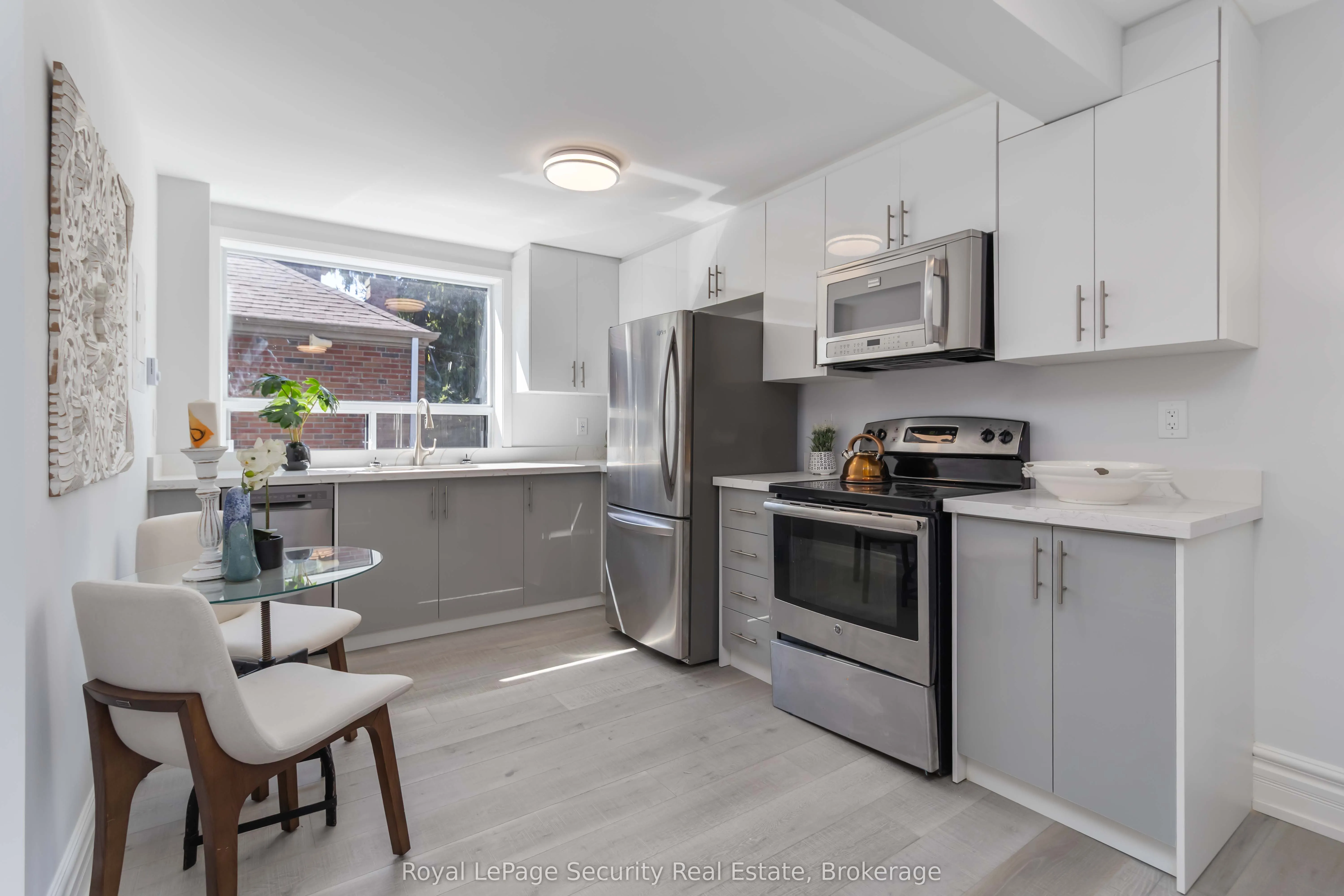 328 Lakeshore Road E, #4