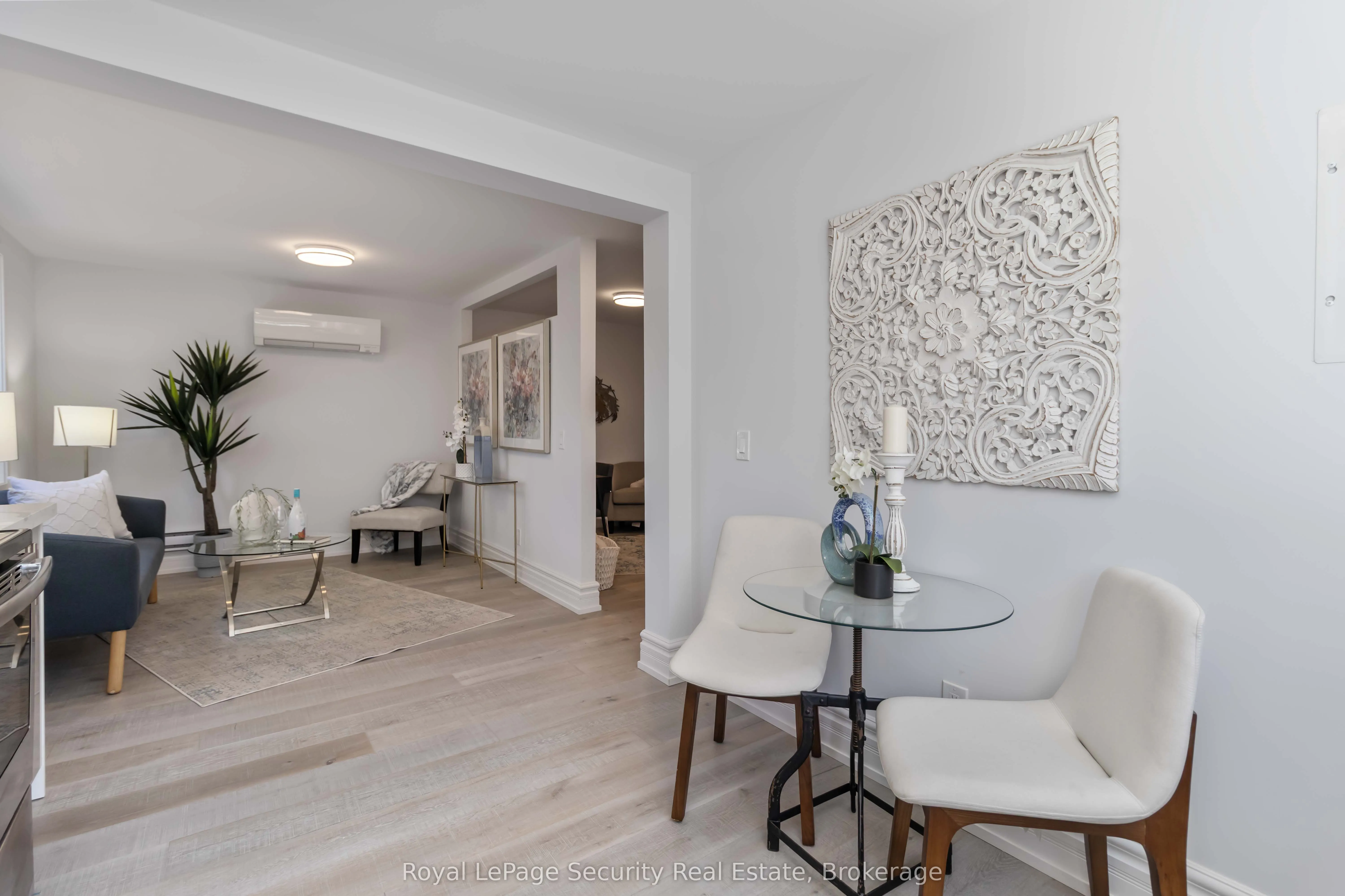 328 Lakeshore Road E, #4