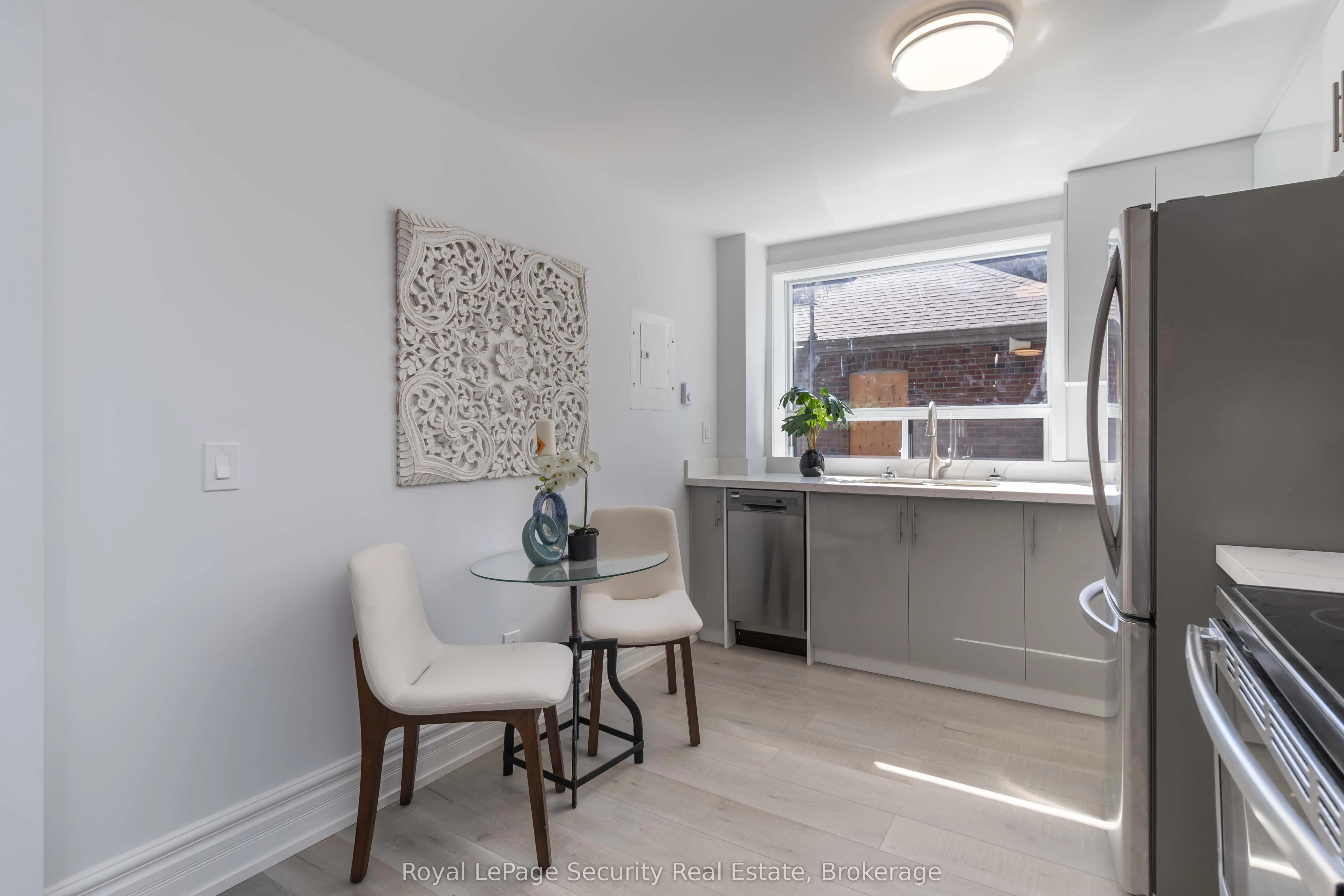328 Lakeshore Road E, #4