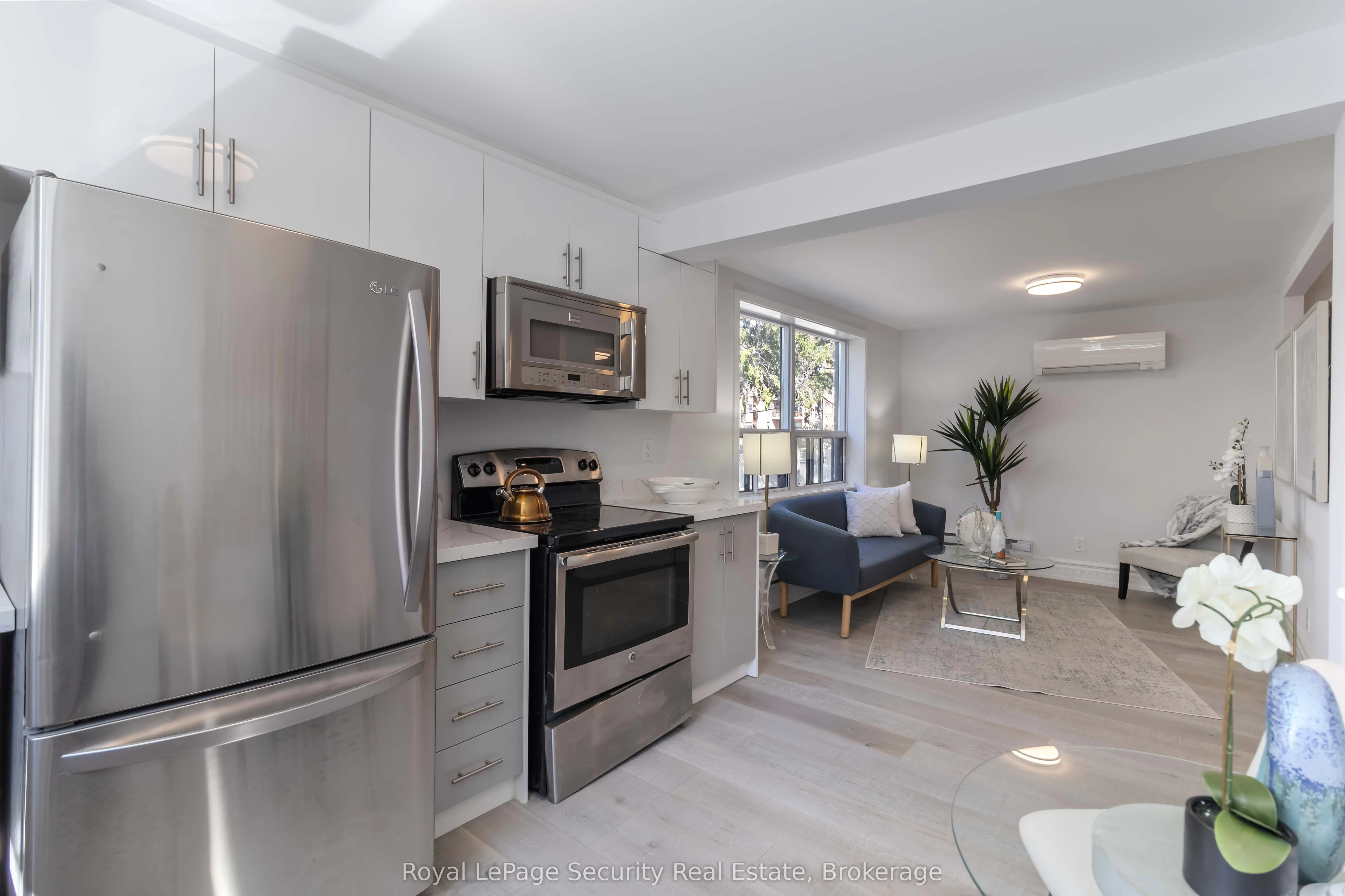 328 Lakeshore Road E, #4