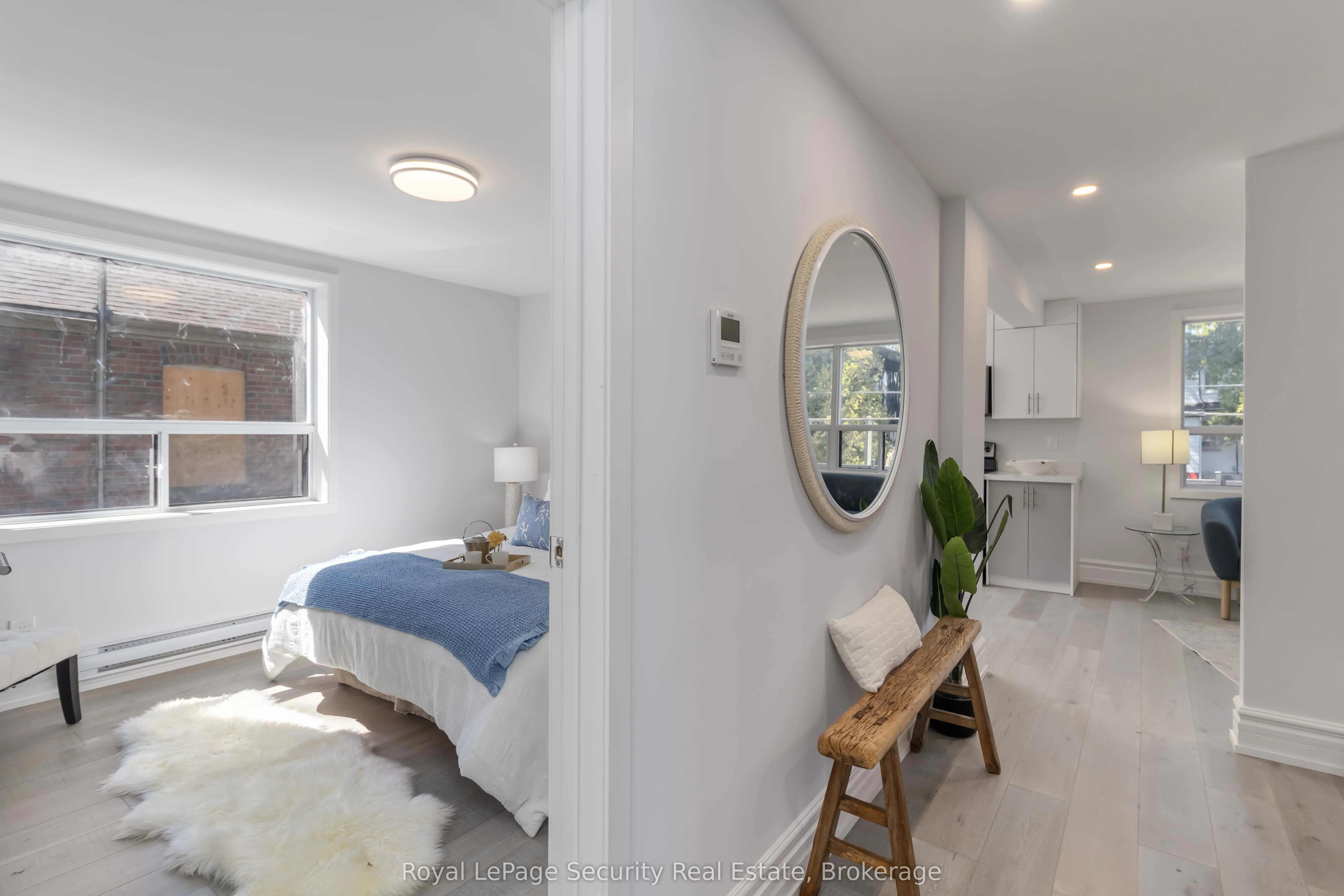 328 Lakeshore Road E, #4