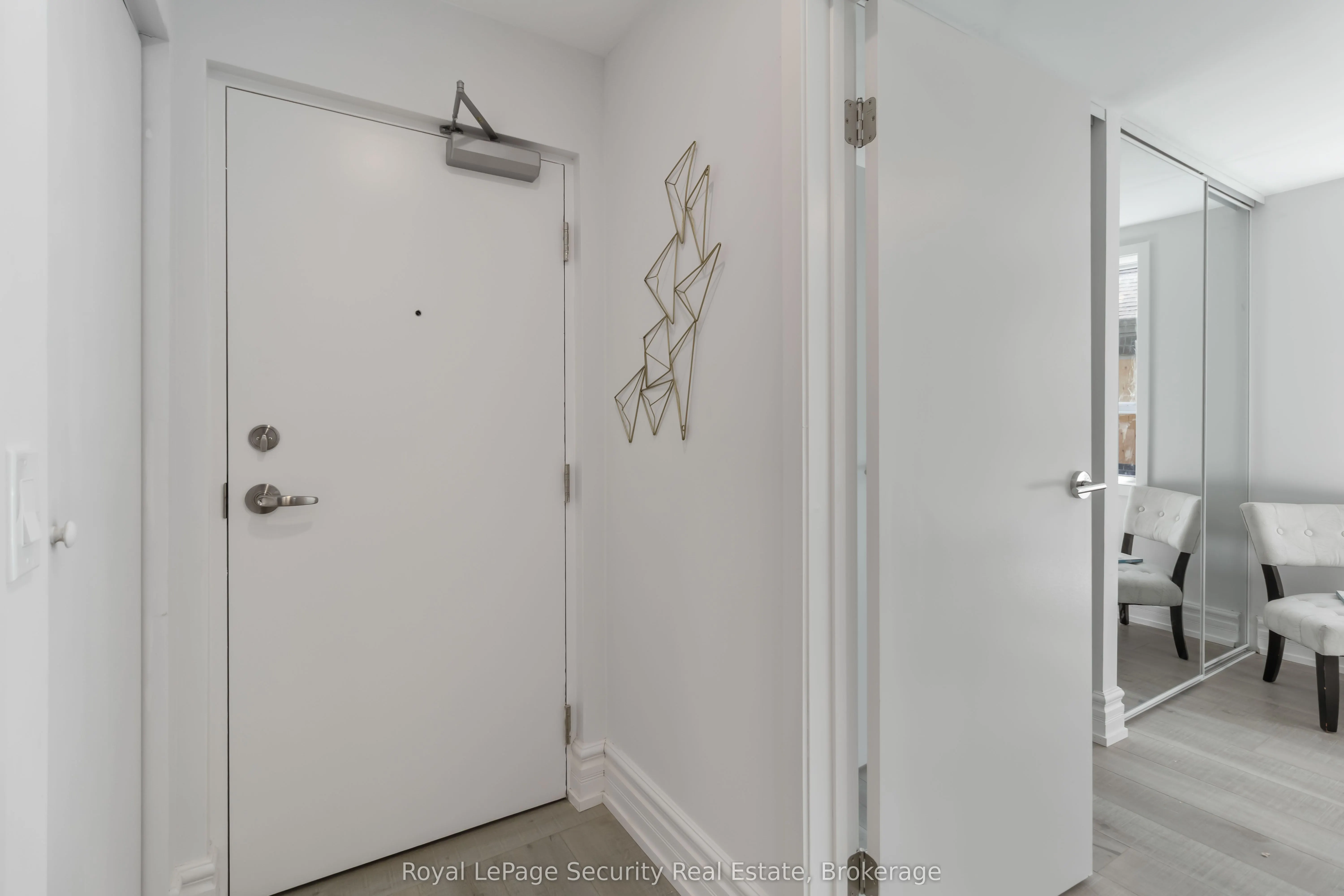 328 Lakeshore Road E, #4