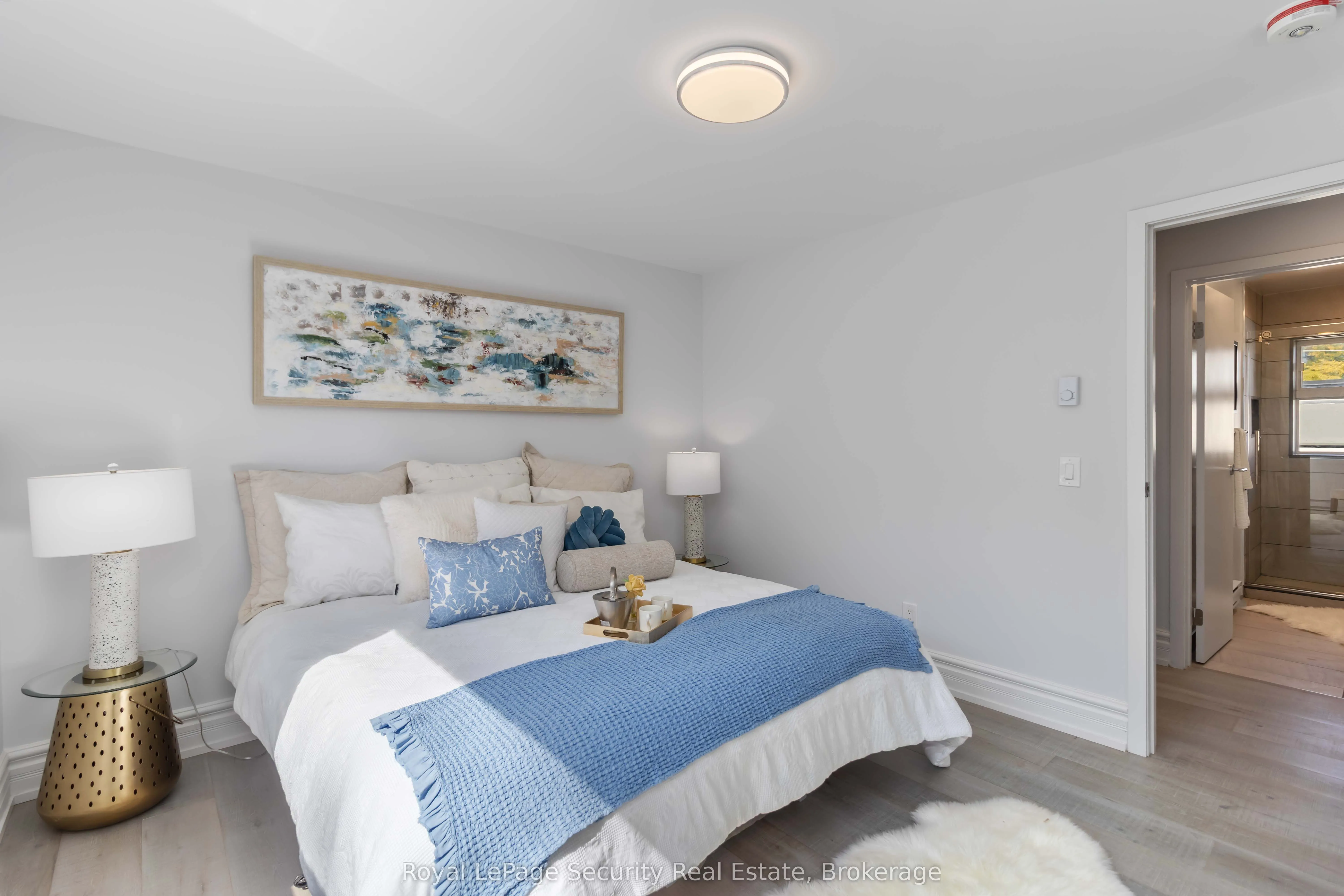 328 Lakeshore Road E, #4