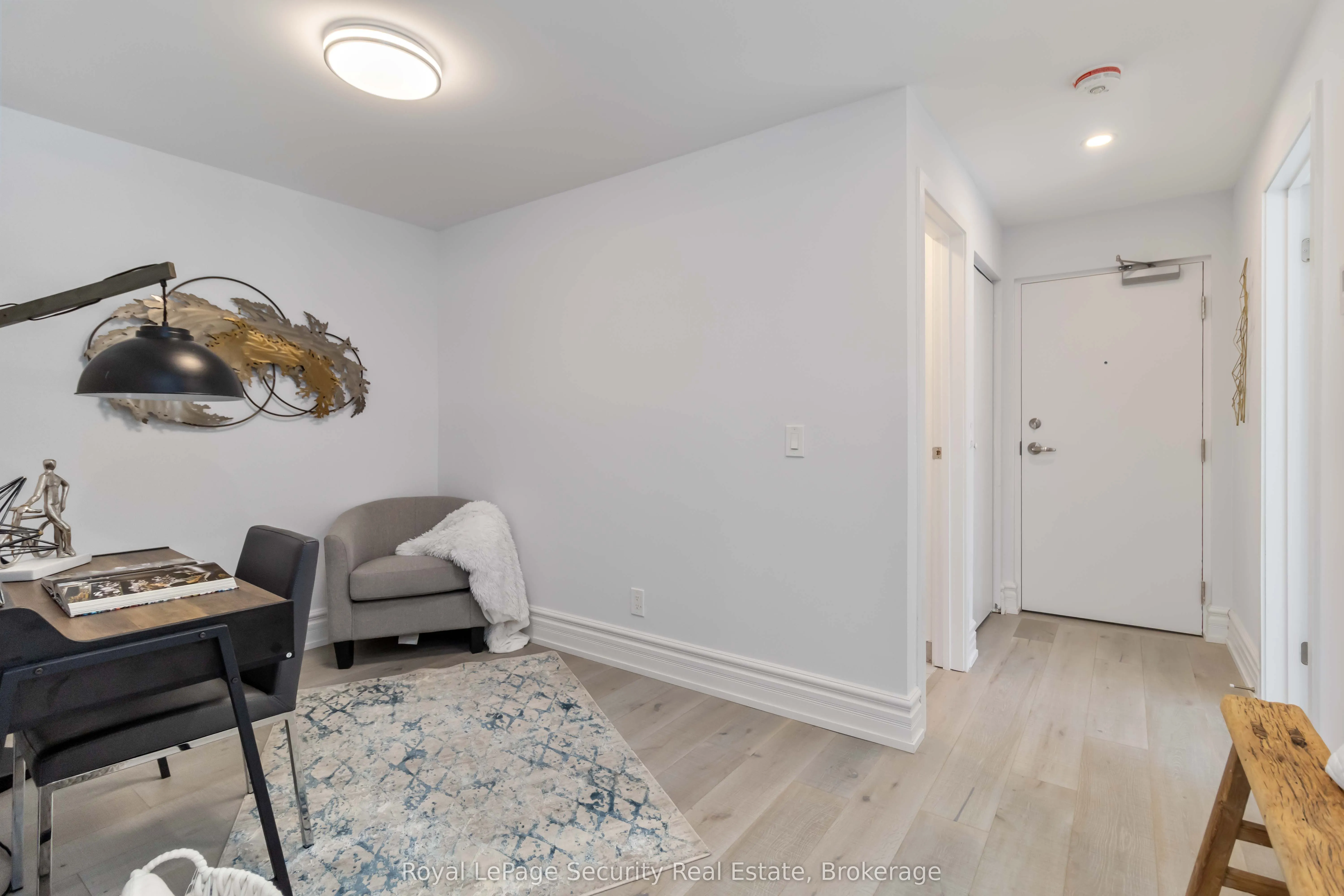 328 Lakeshore Road E, #4