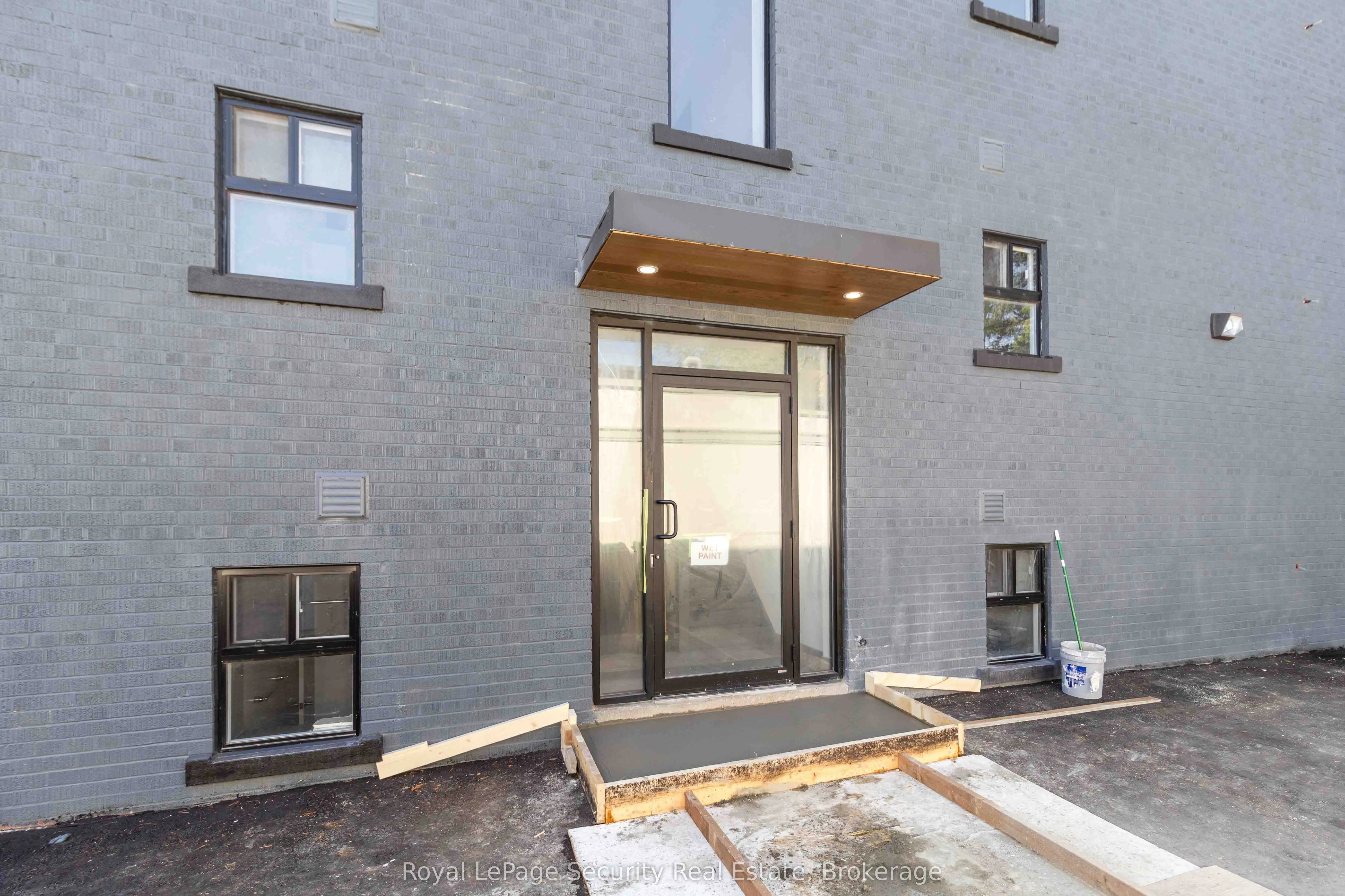328 Lakeshore Road E, #4