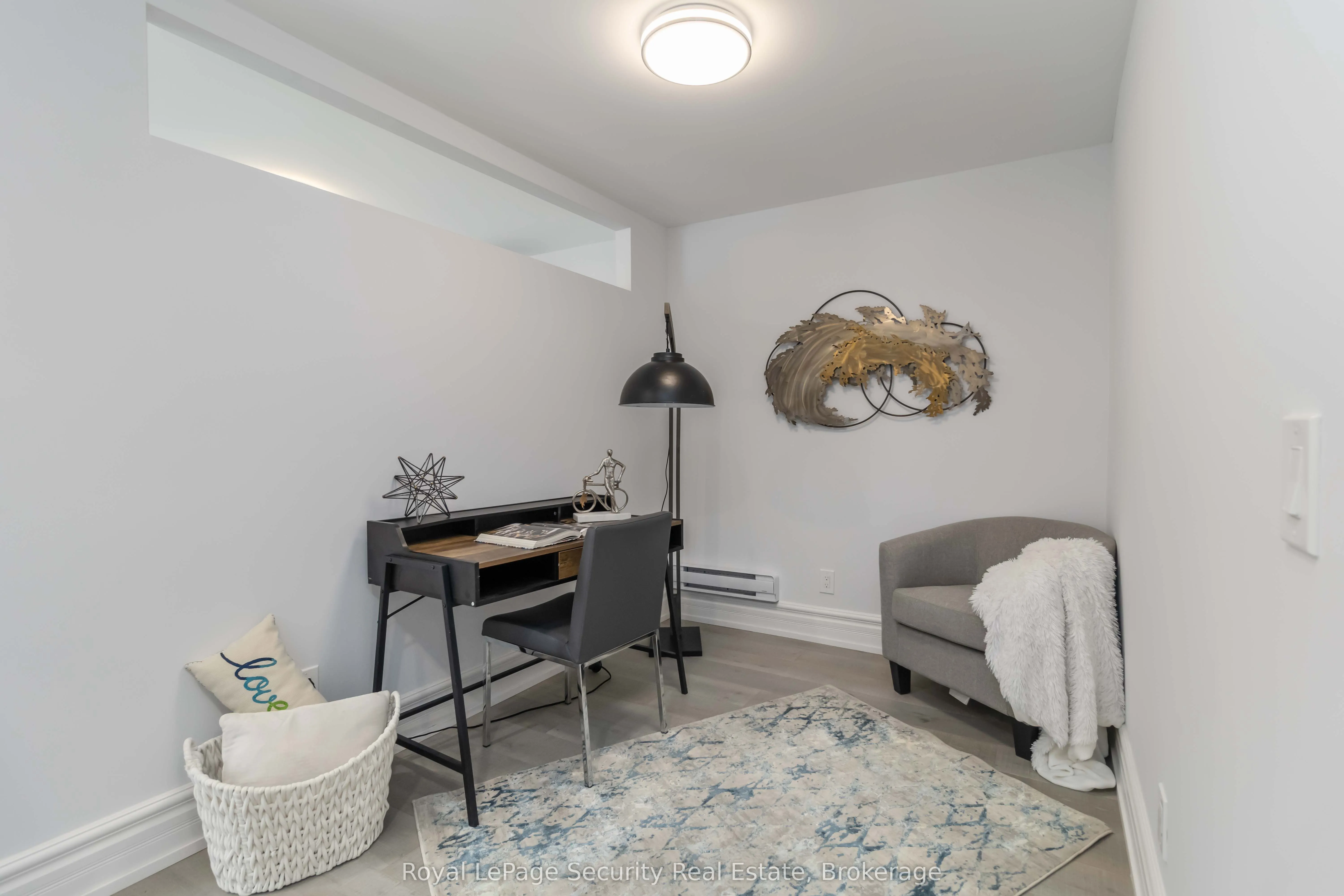 328 Lakeshore Road E, #4