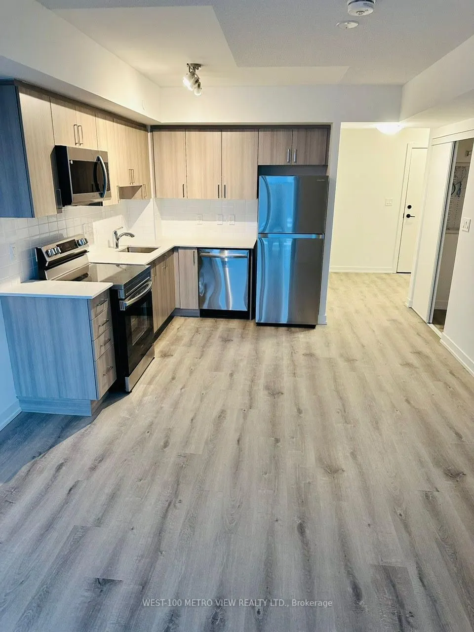556 Marlee Avenue, #511