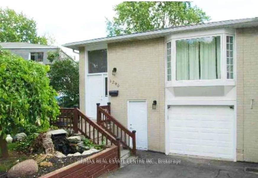 1290 Consort Crescent, #Basement