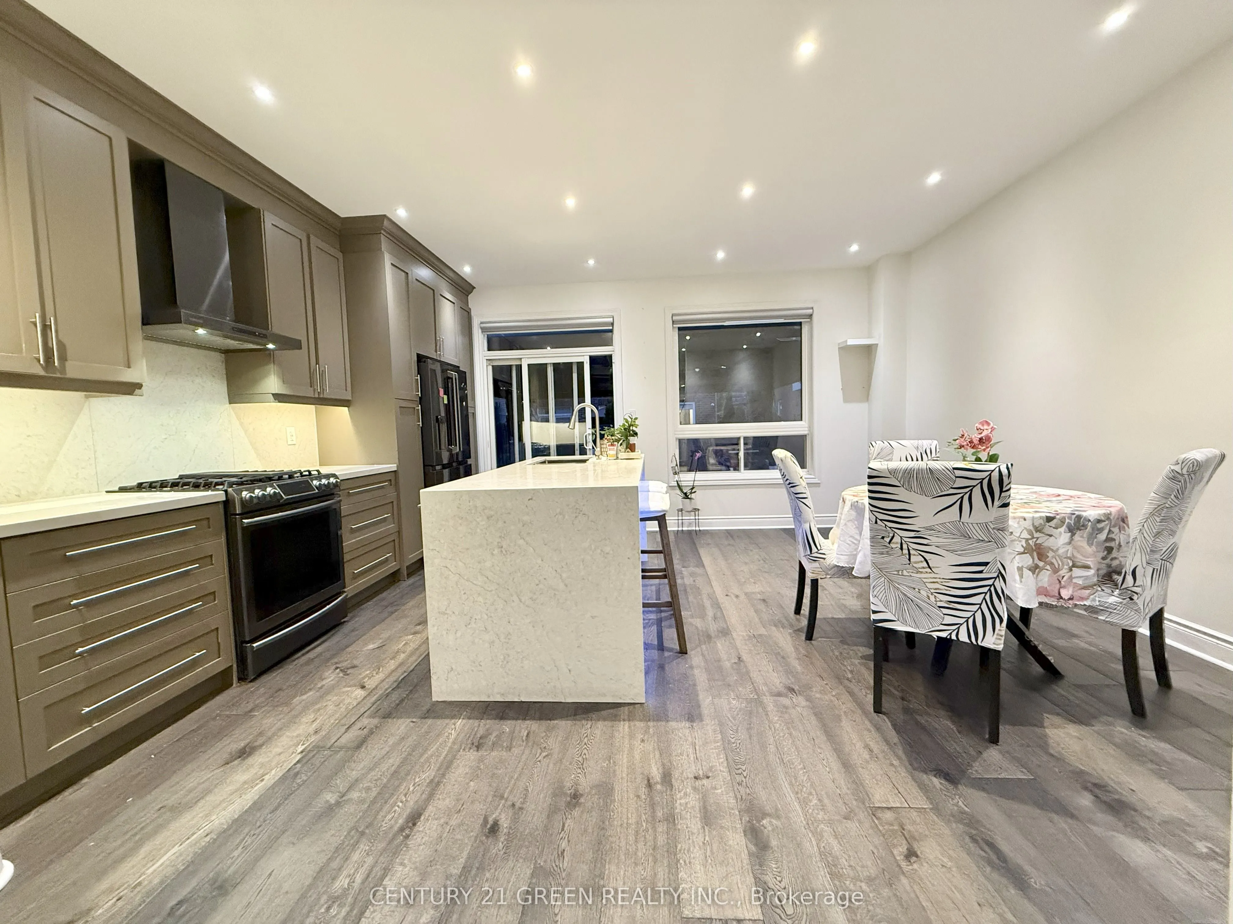 7328 Cork Tree Row