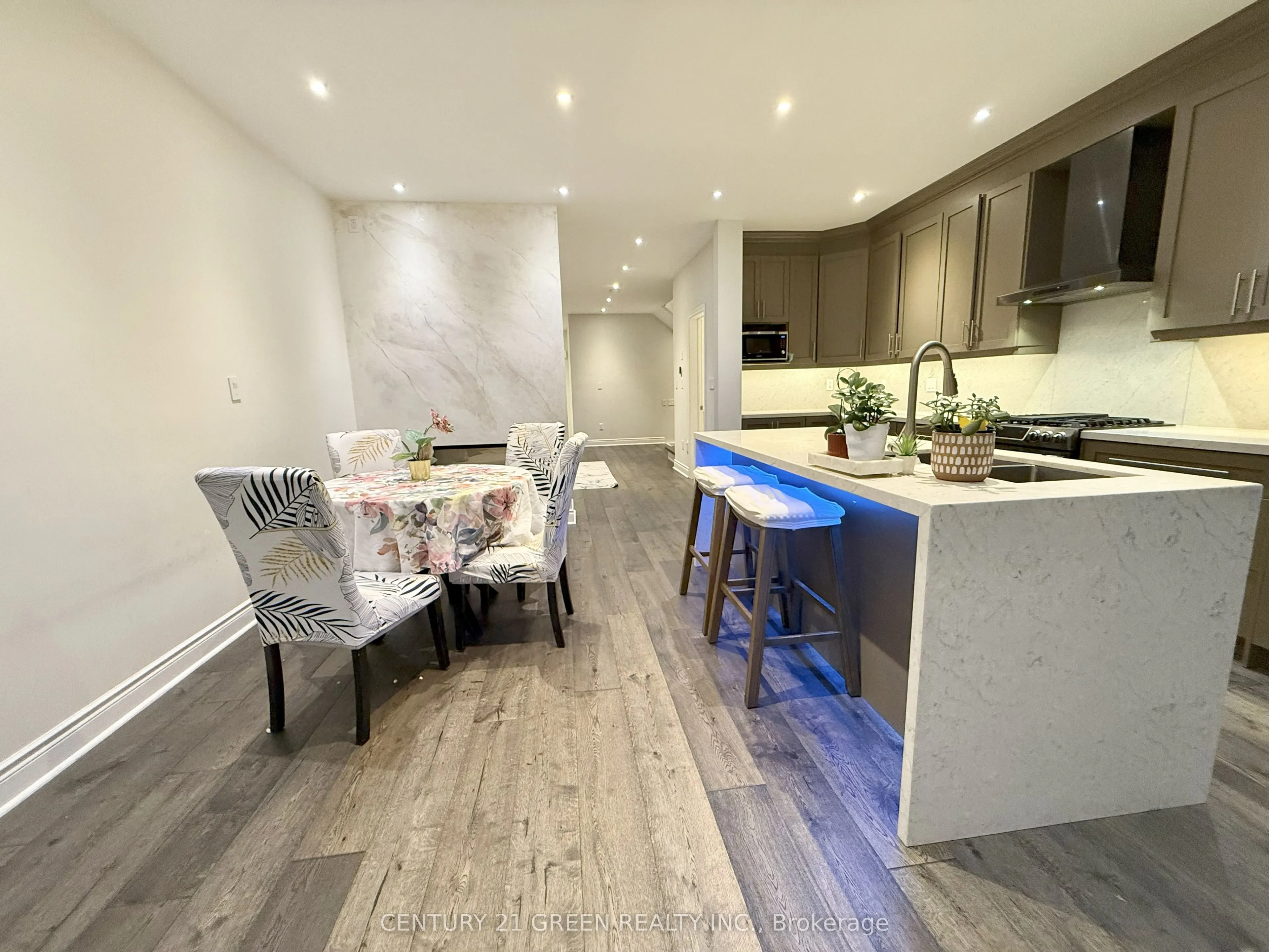 7328 Cork Tree Row