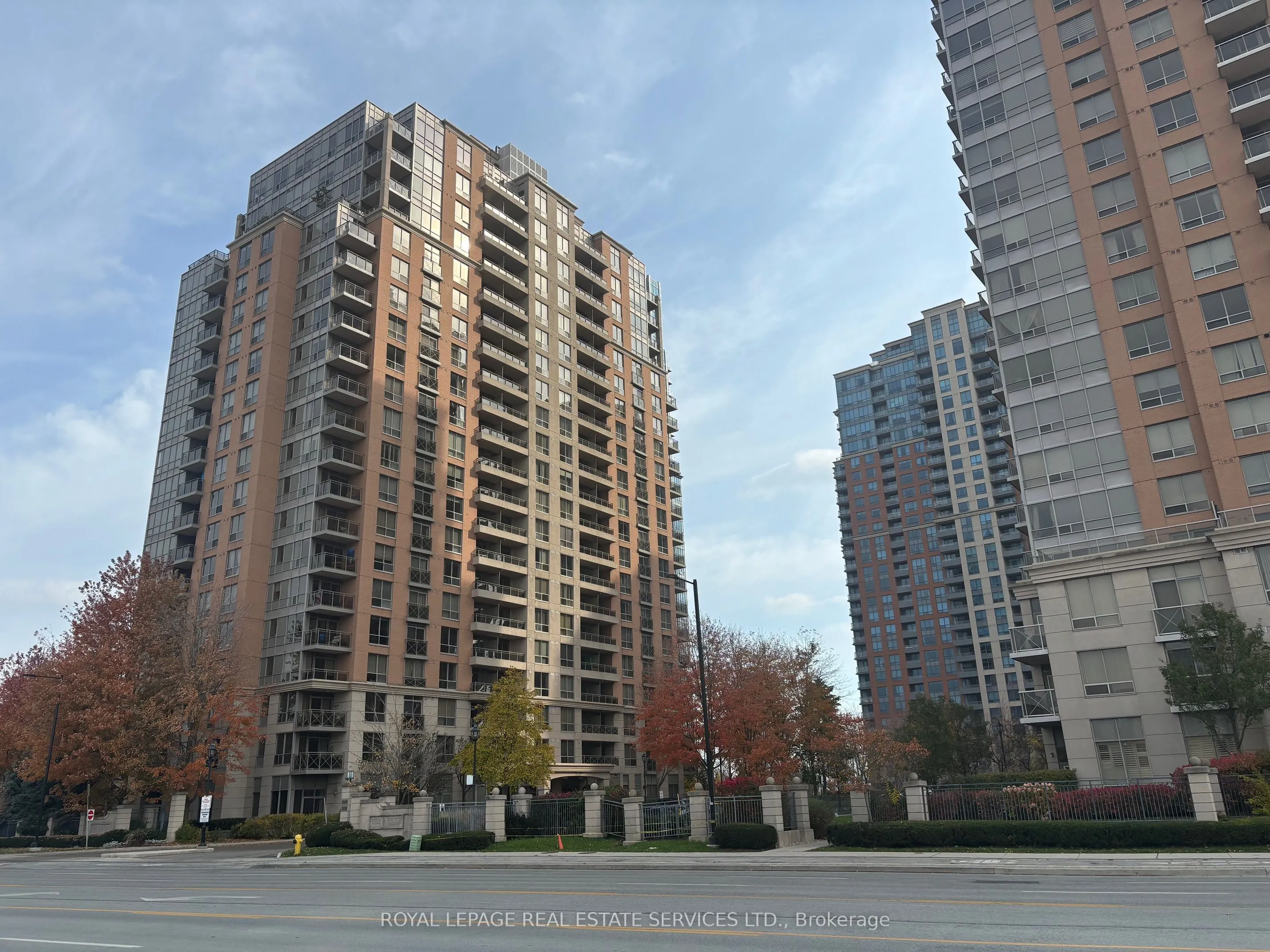 5229 Dundas Street W, #1210