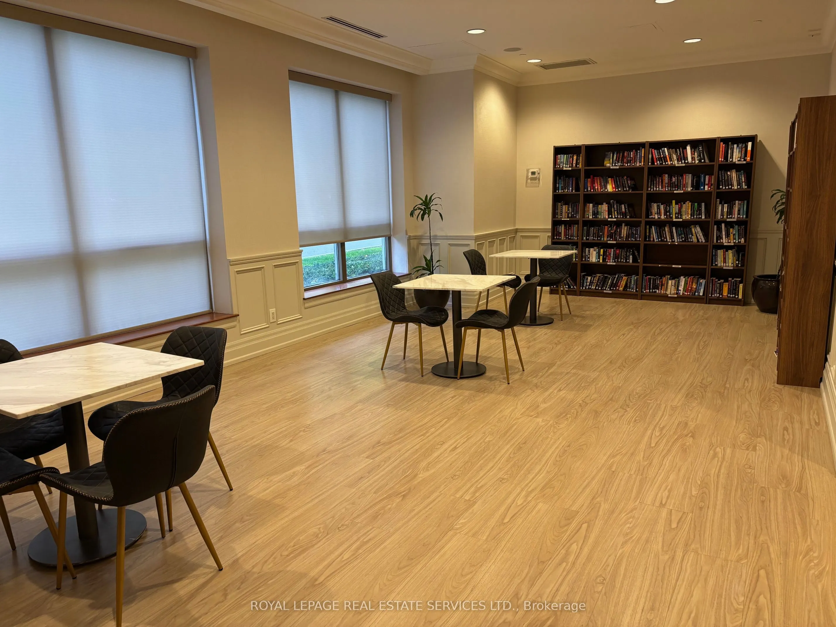 5229 Dundas Street W, #1210