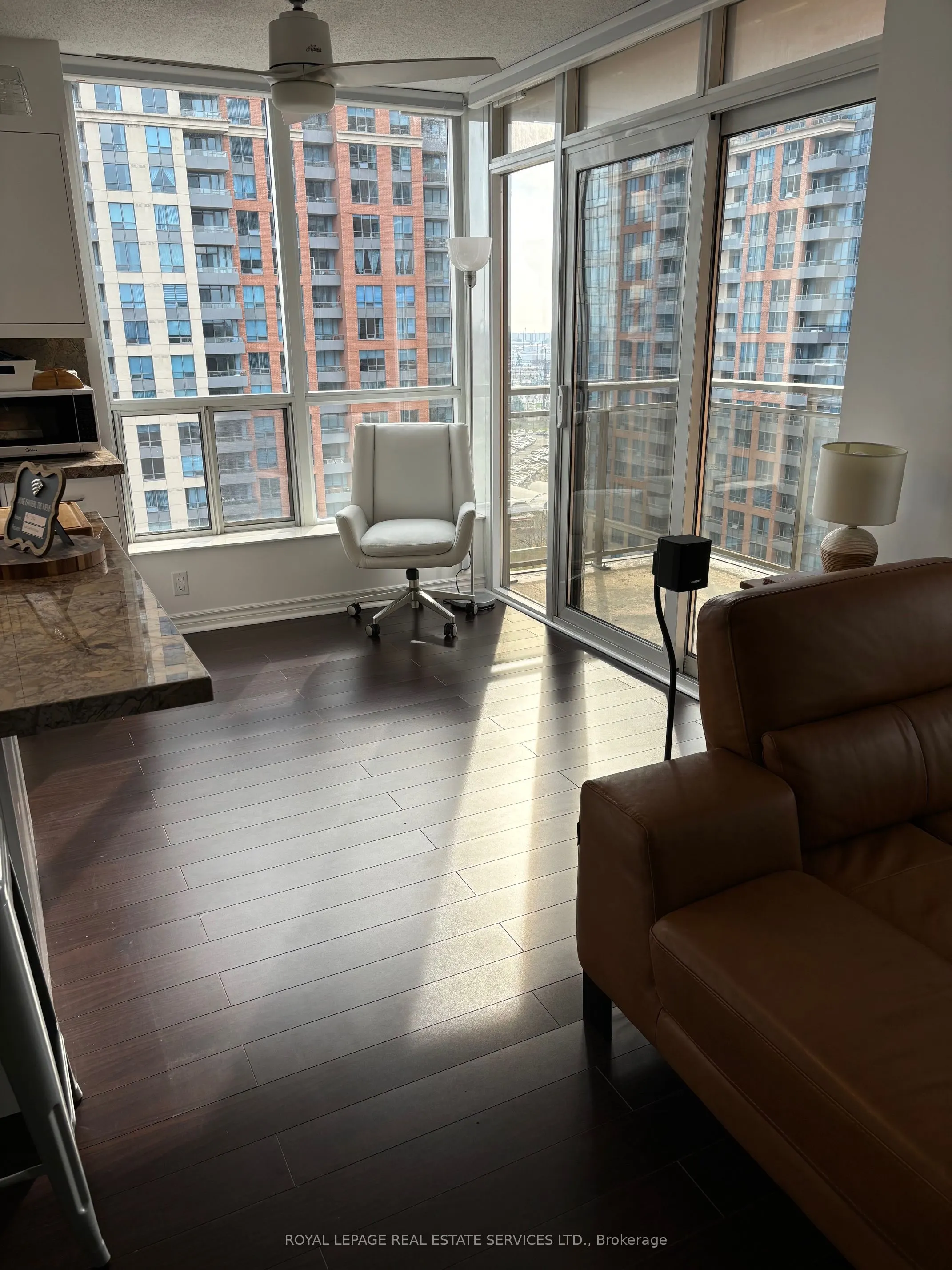 5229 Dundas Street W, #1210