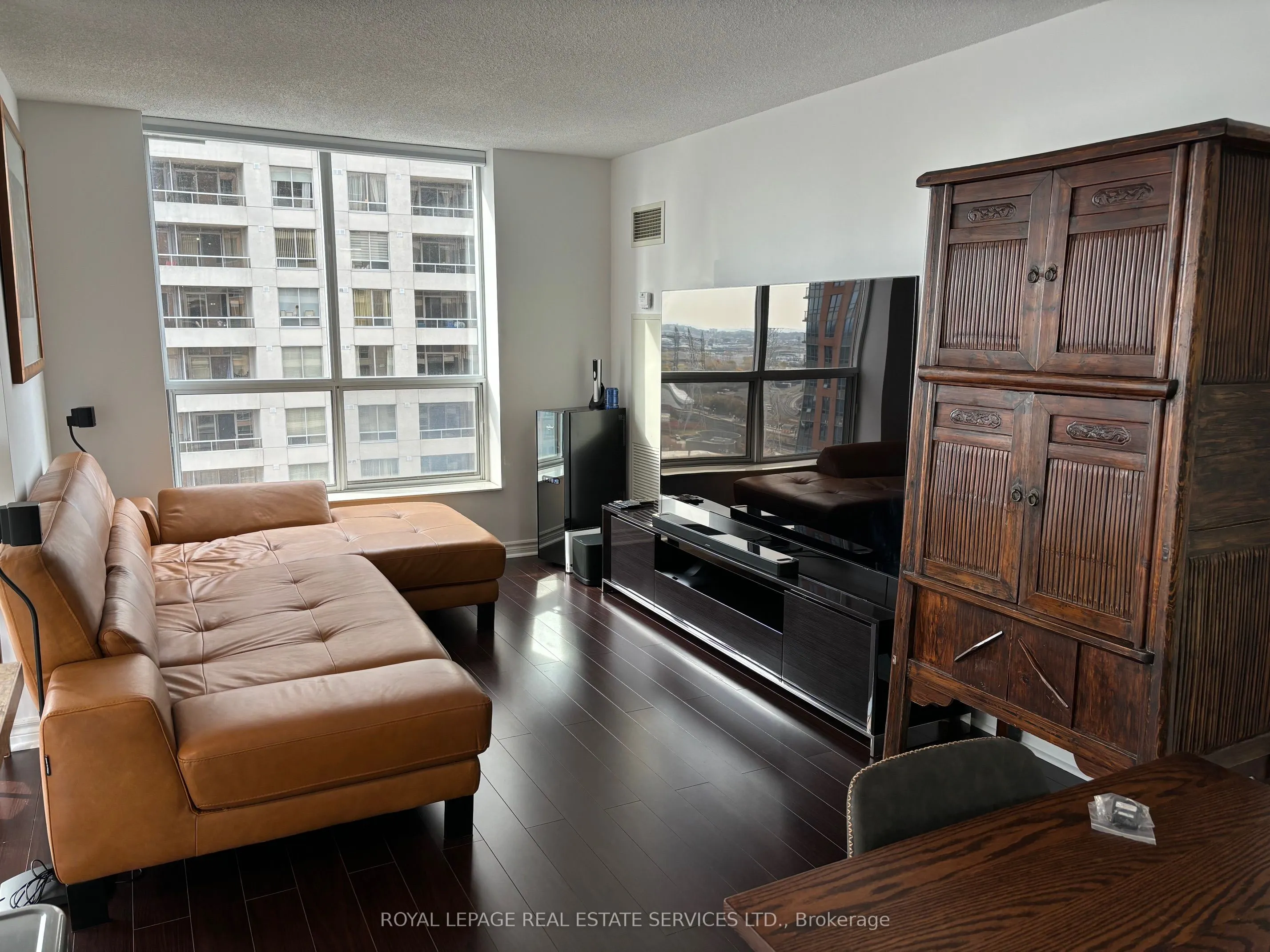 5229 Dundas Street W, #1210