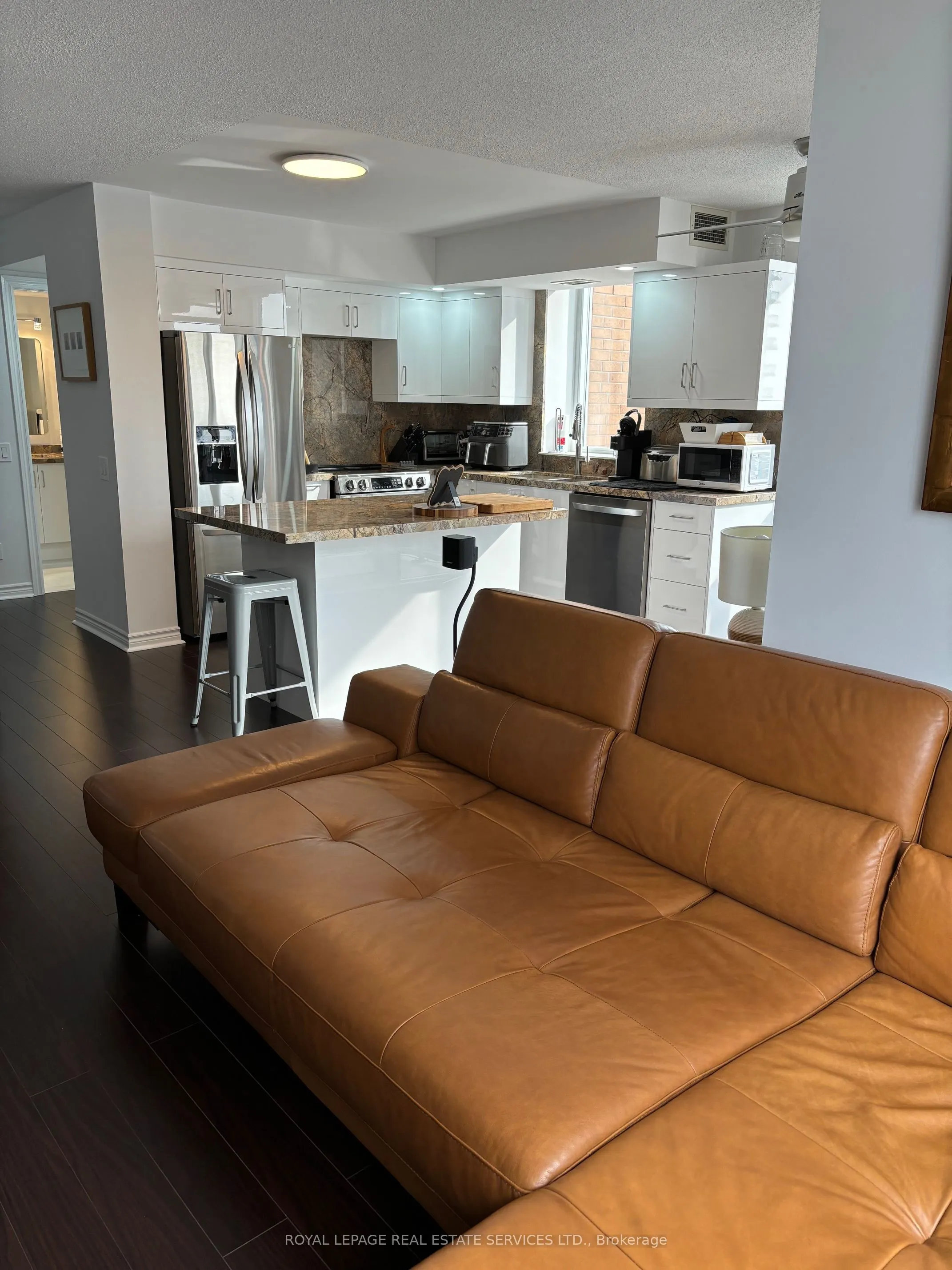 5229 Dundas Street W, #1210