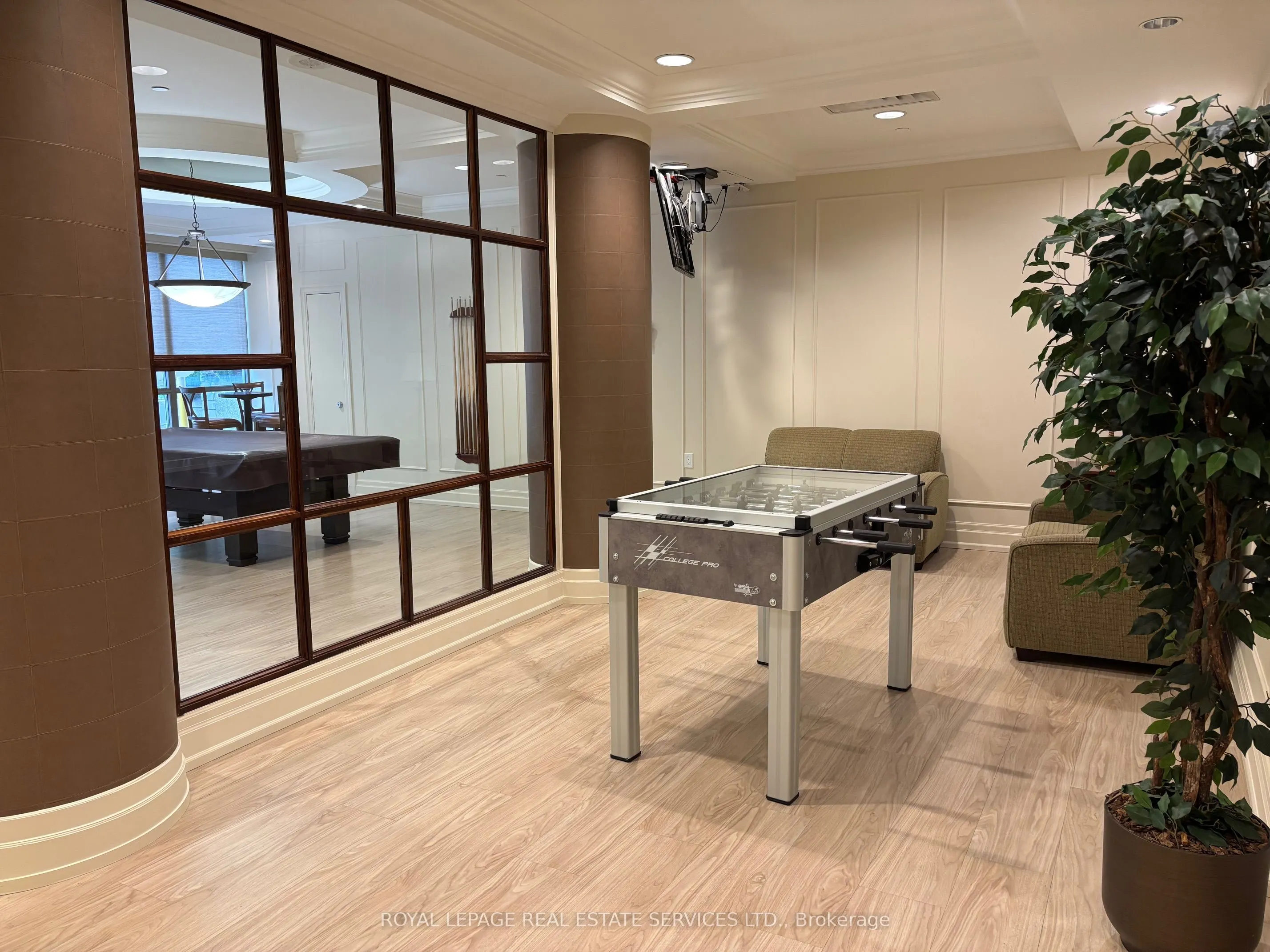 5229 Dundas Street W, #1210