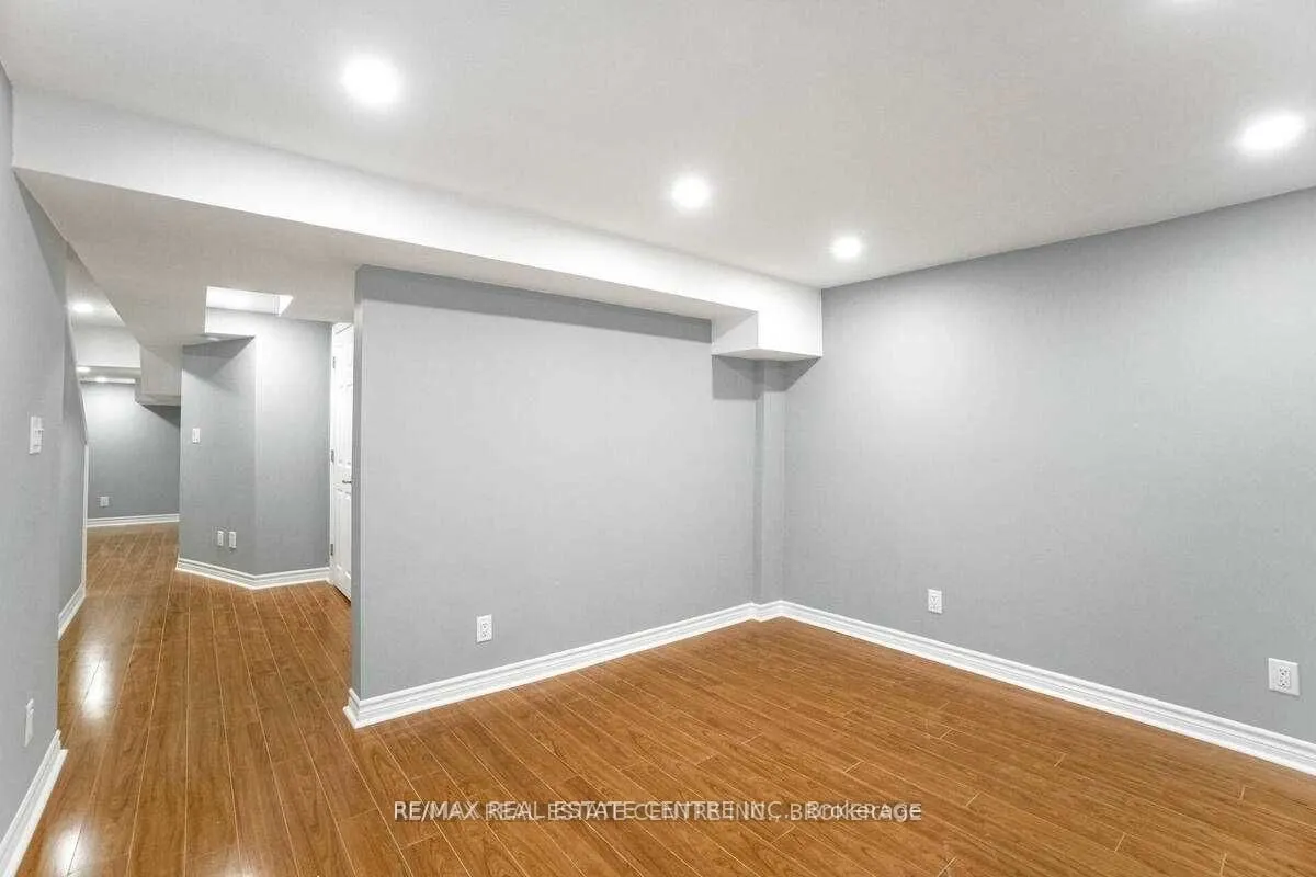 833 Scollard Court, #92