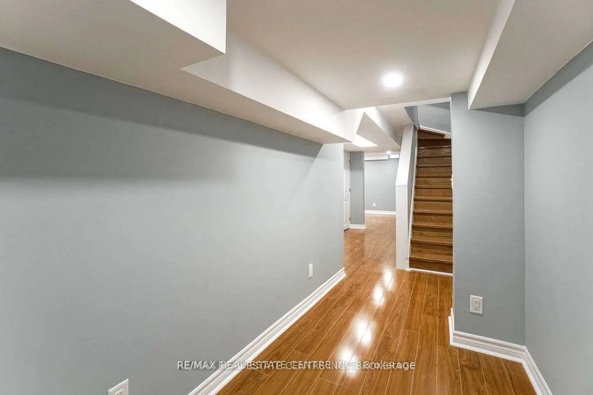 833 Scollard Court, #92
