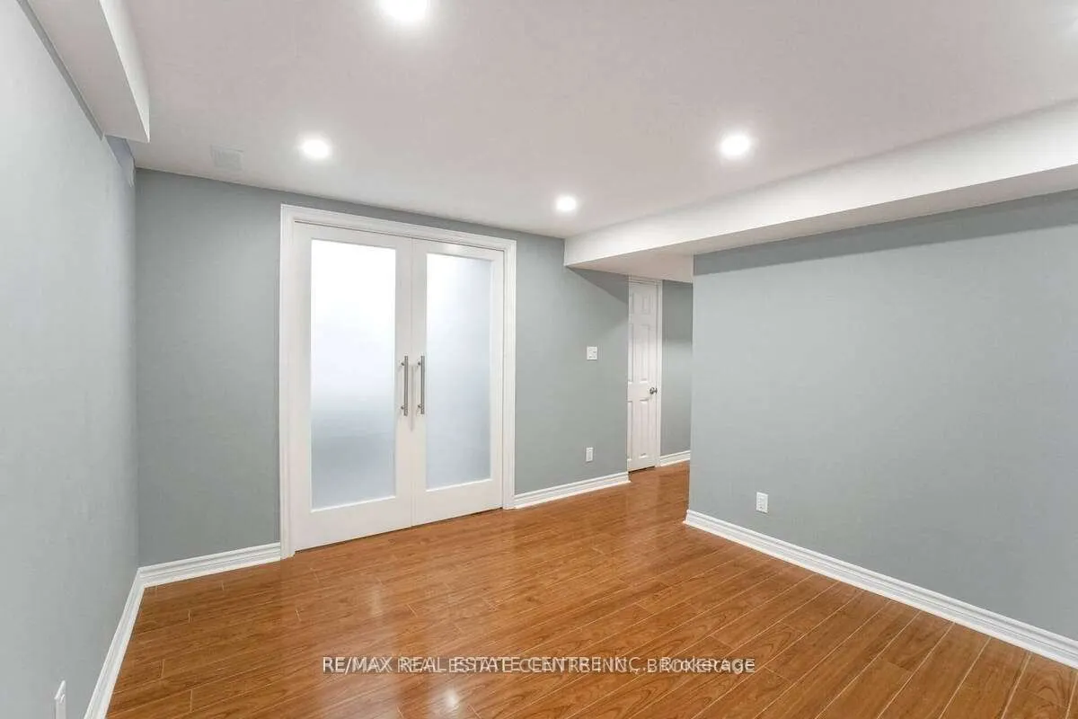 833 Scollard Court, #92