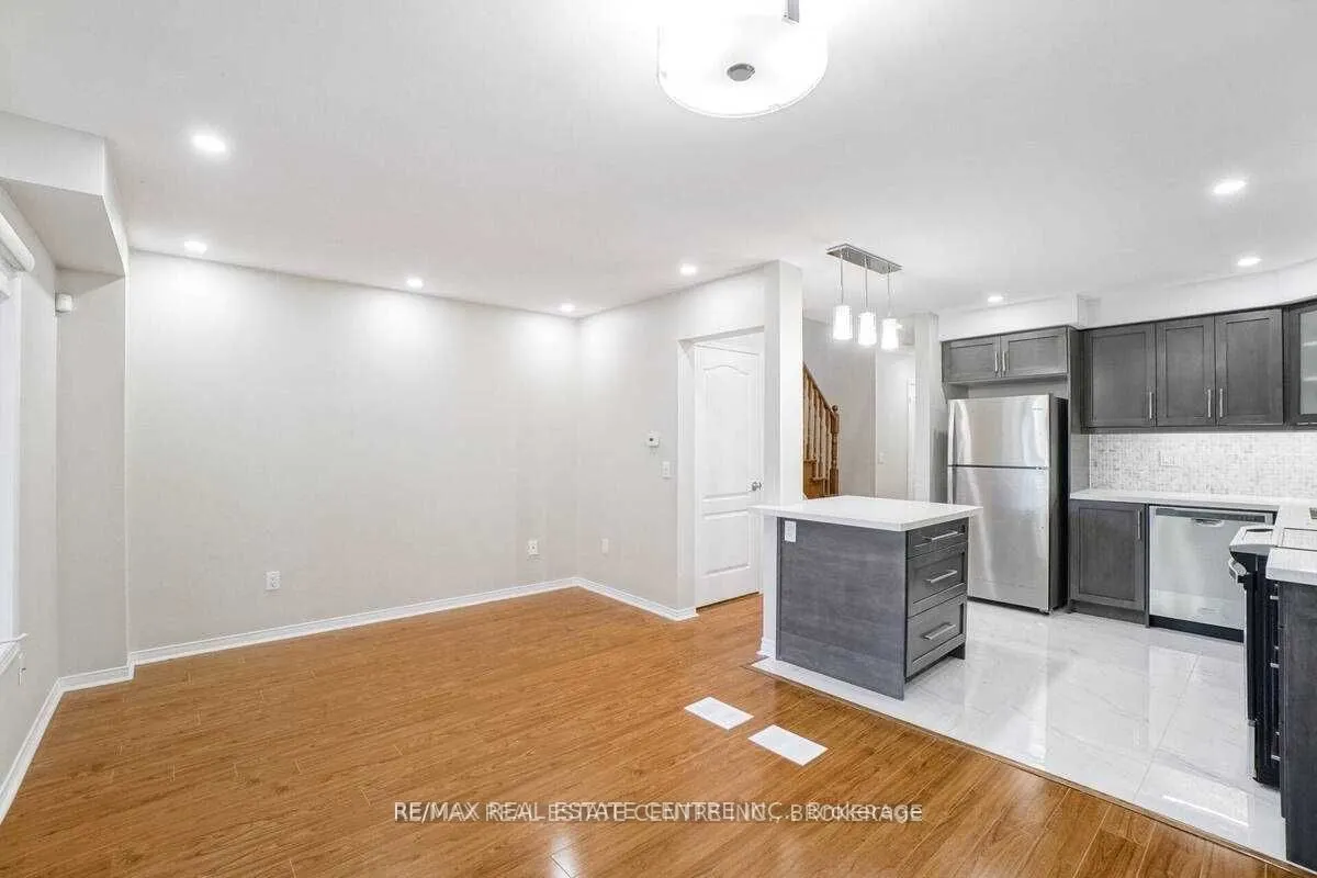 833 Scollard Court, #92