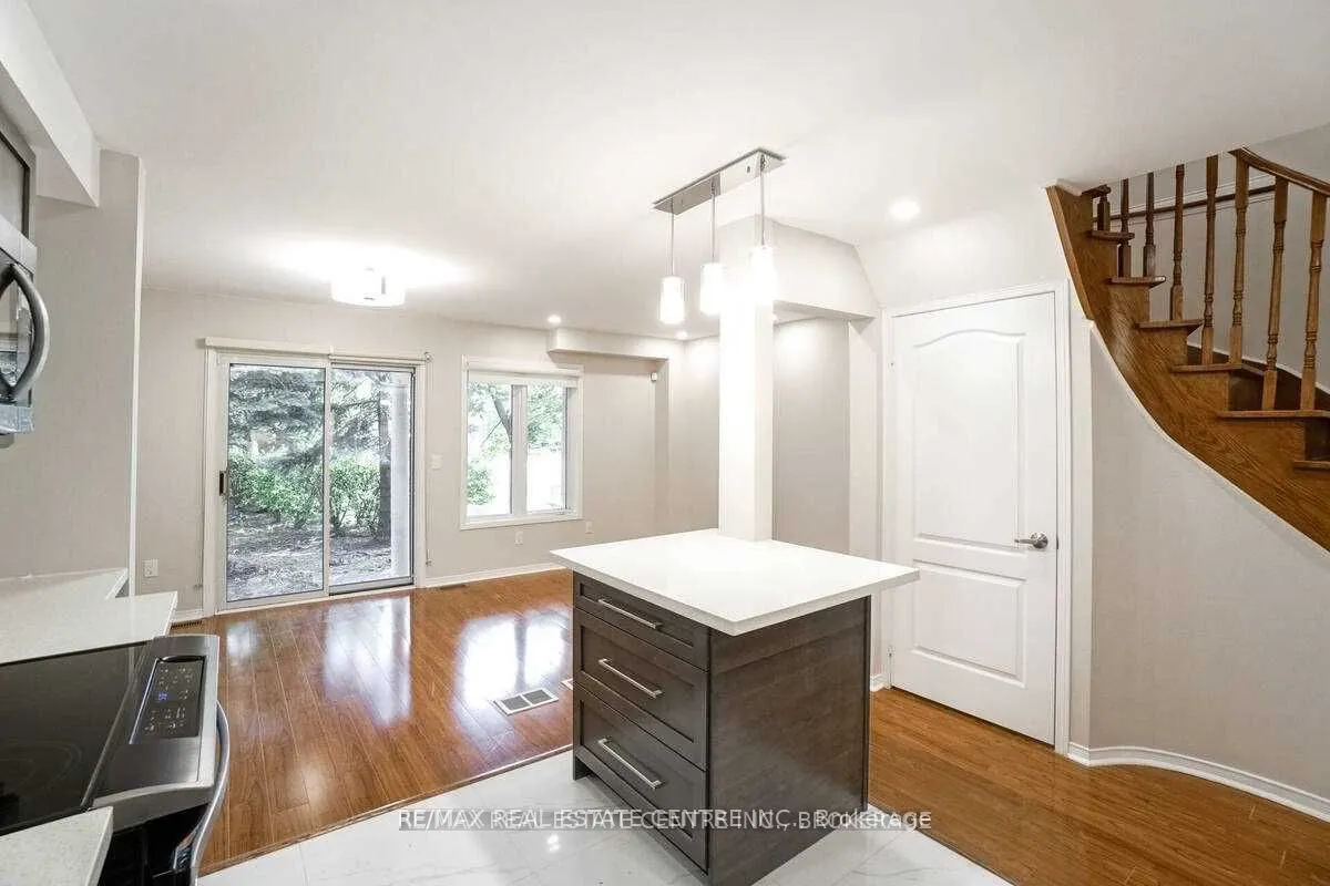 833 Scollard Court, #92