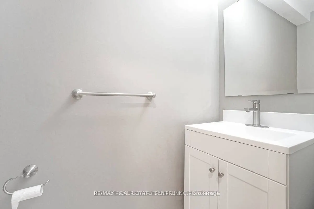 833 Scollard Court, #92