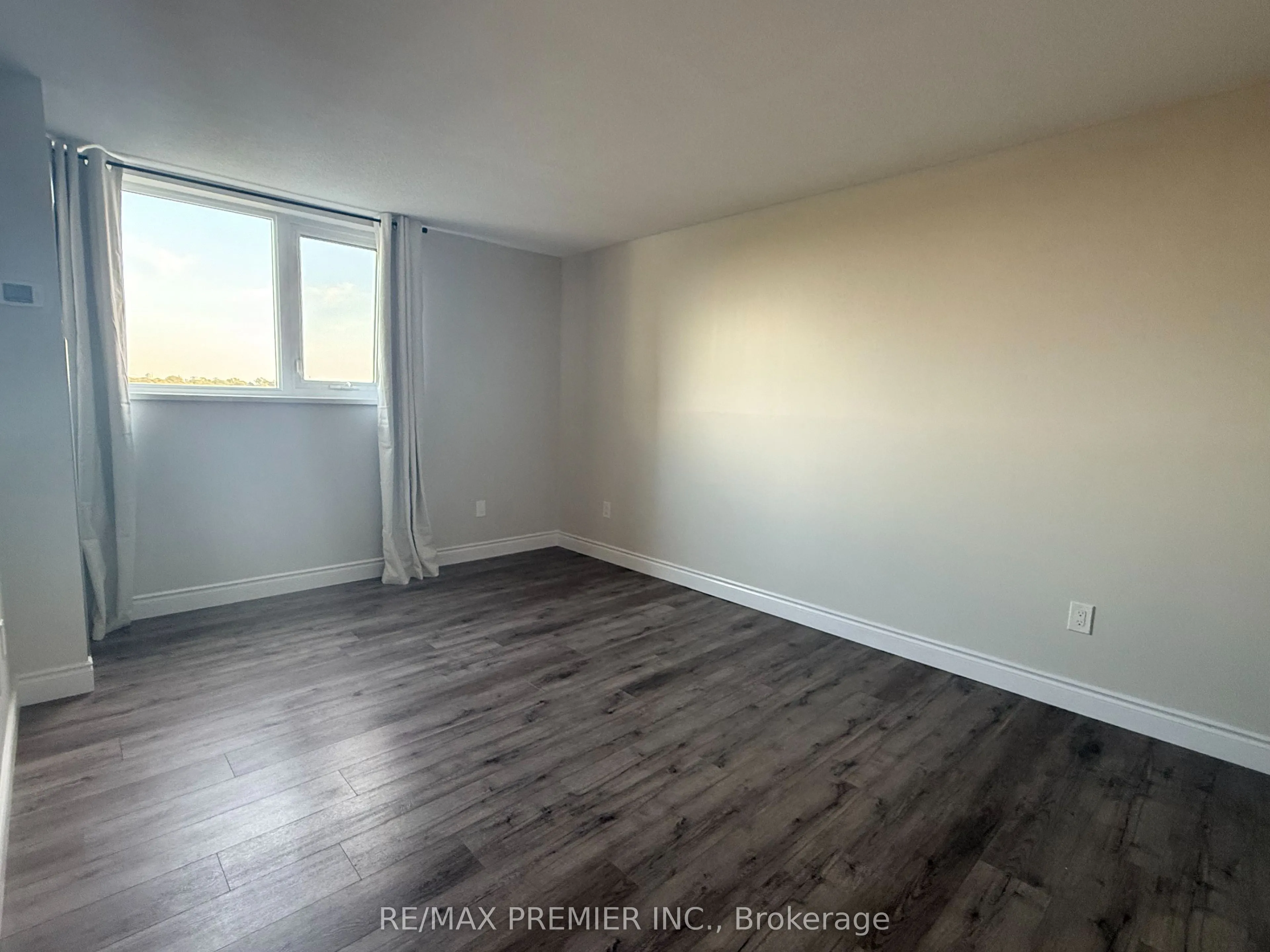 260 Scarlett Road, #1105