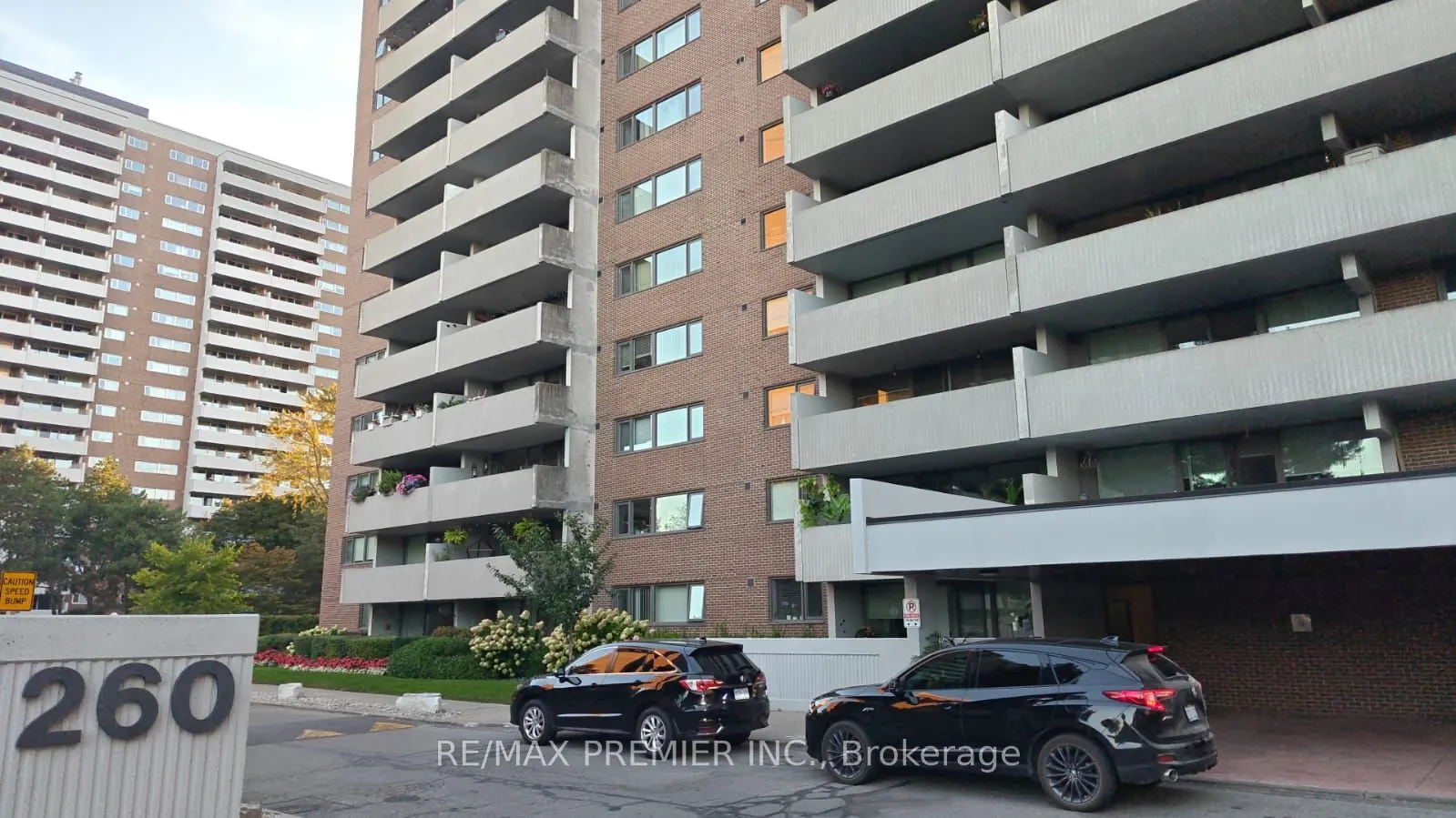 260 Scarlett Road, #1105