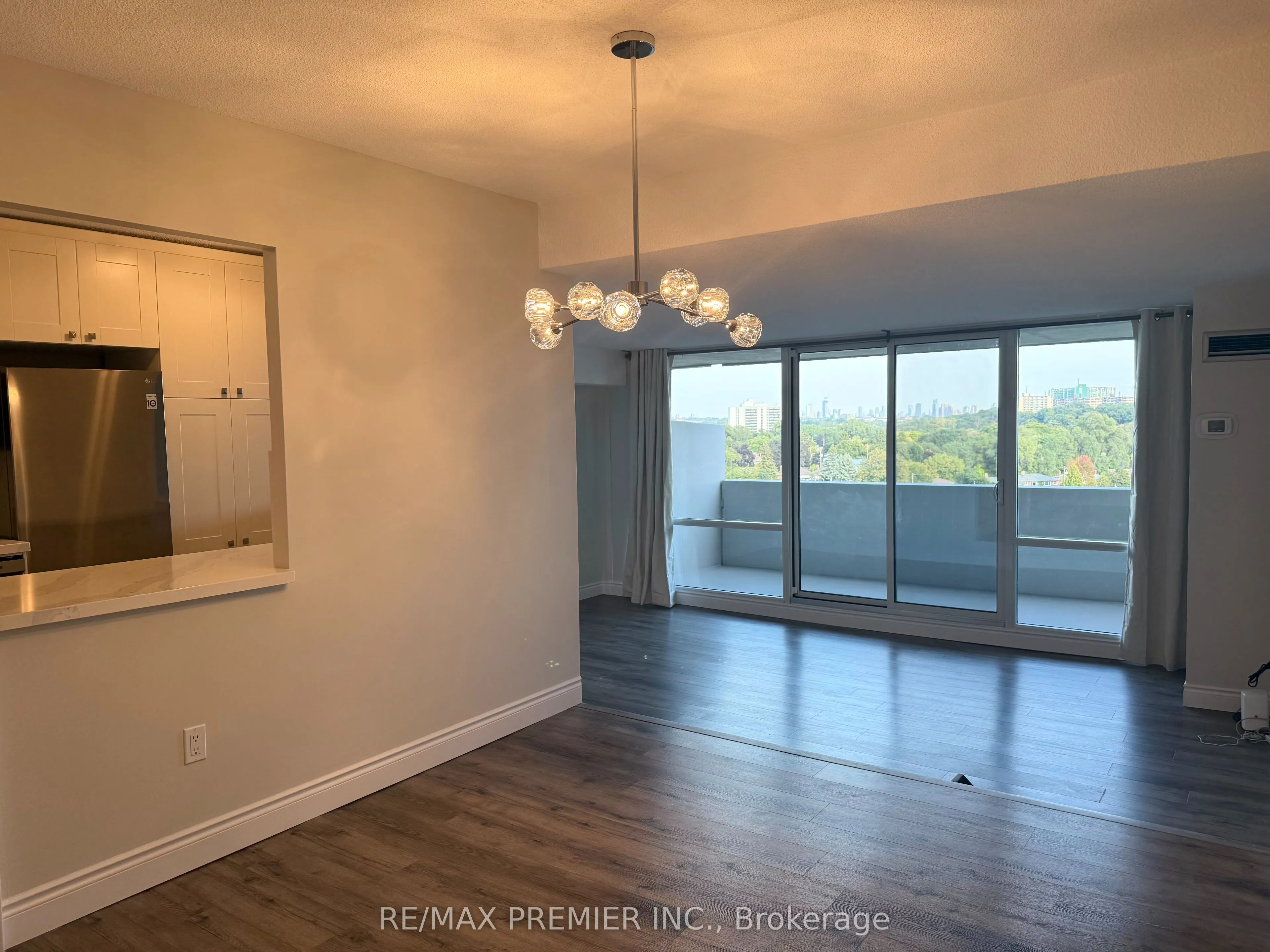 260 Scarlett Road, #1105