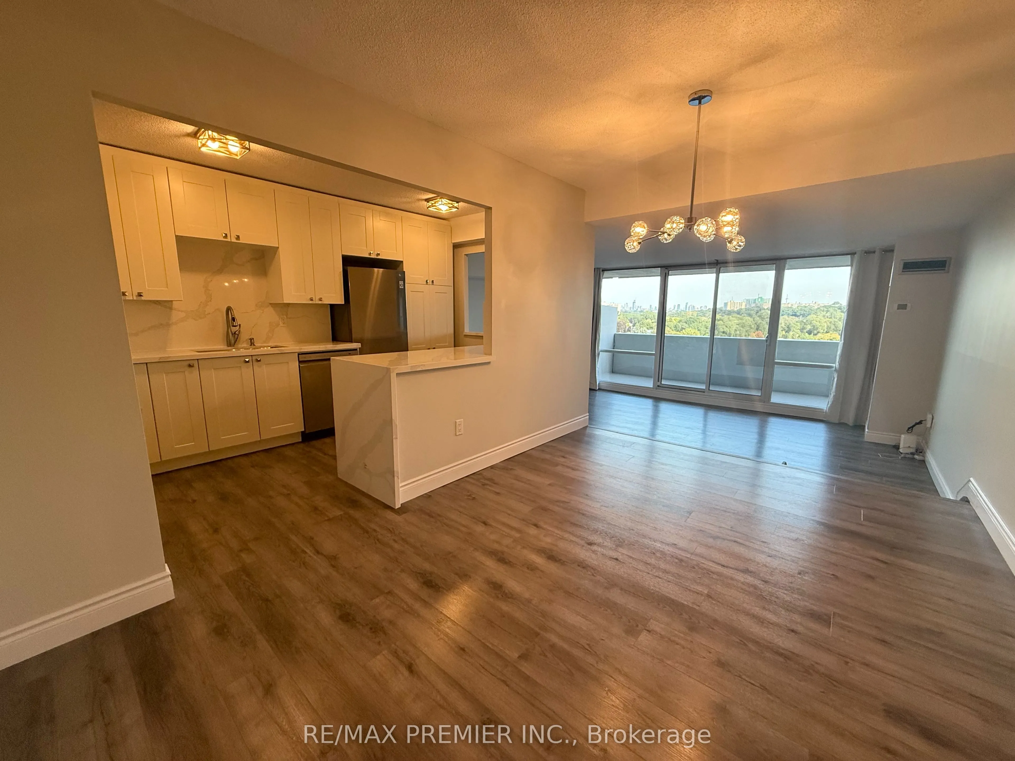 260 Scarlett Road, #1105