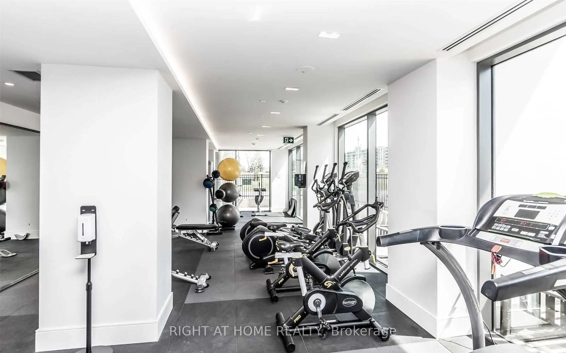 10 De Boers Drive, #512