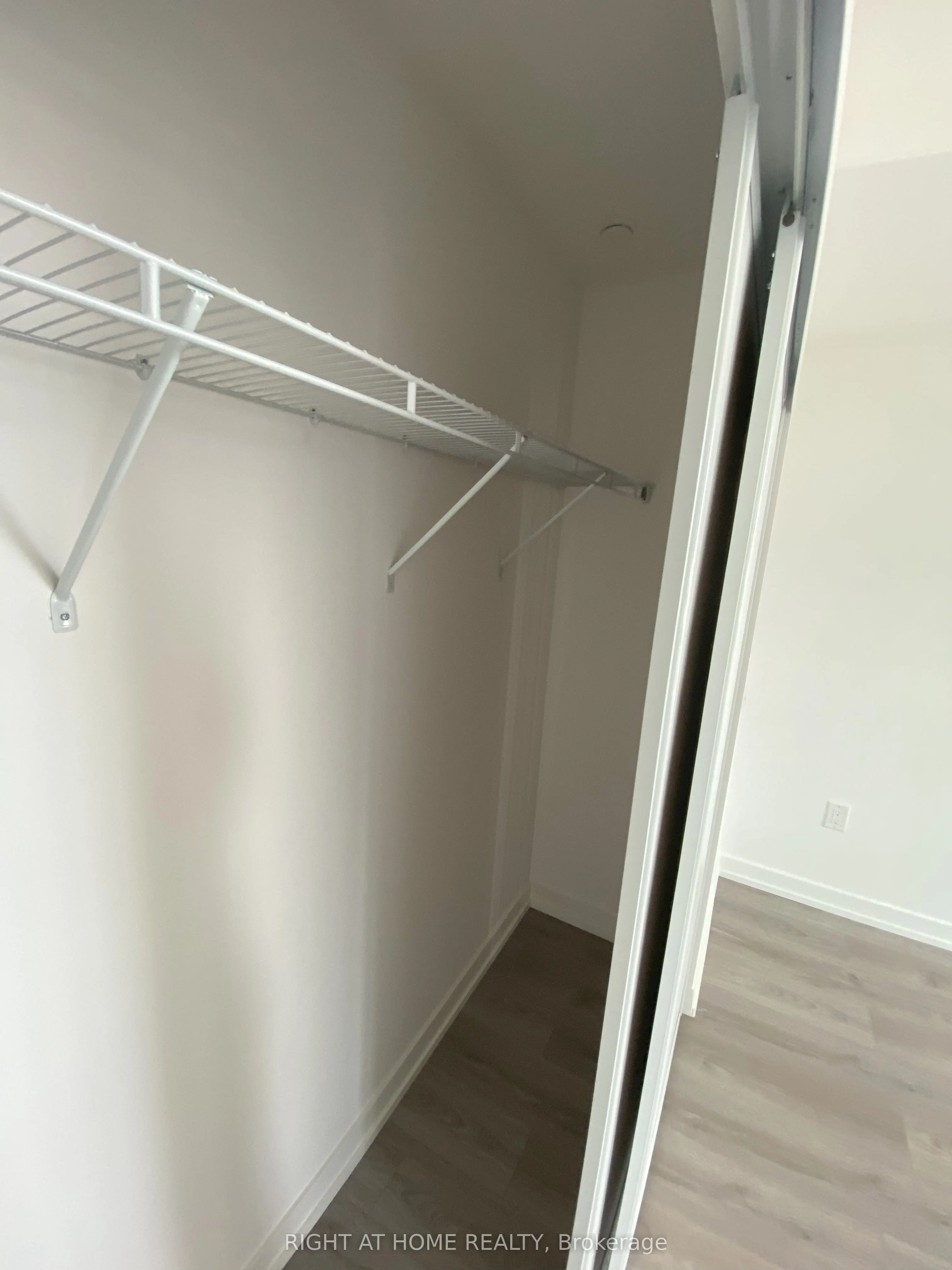 10 De Boers Drive, #512