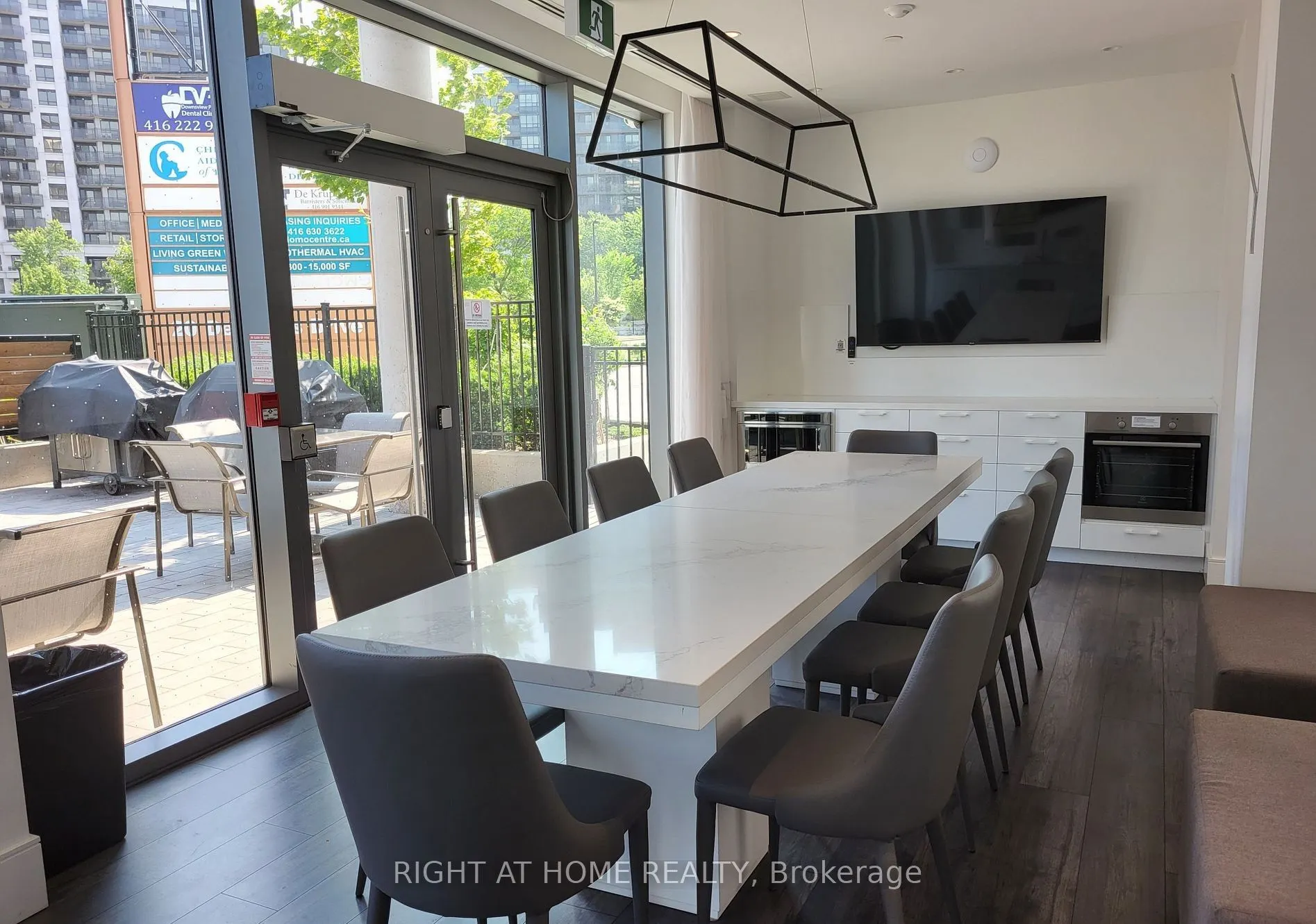 10 De Boers Drive, #512