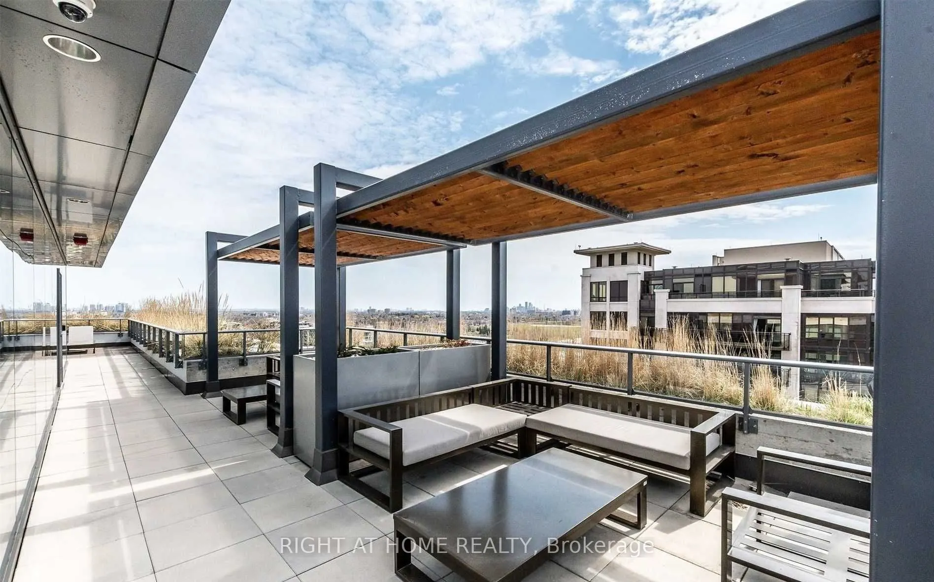10 De Boers Drive, #512