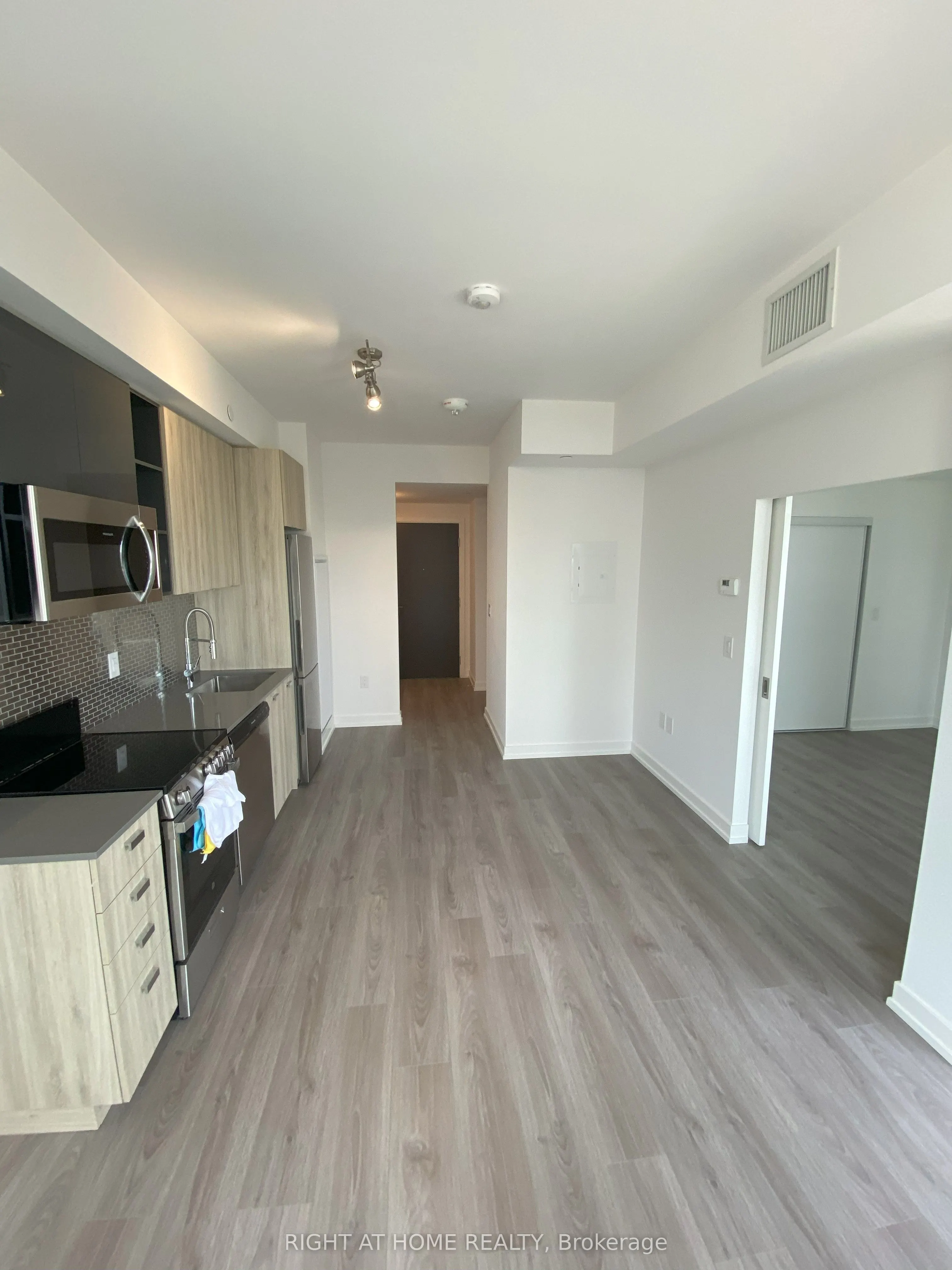 10 De Boers Drive, #512