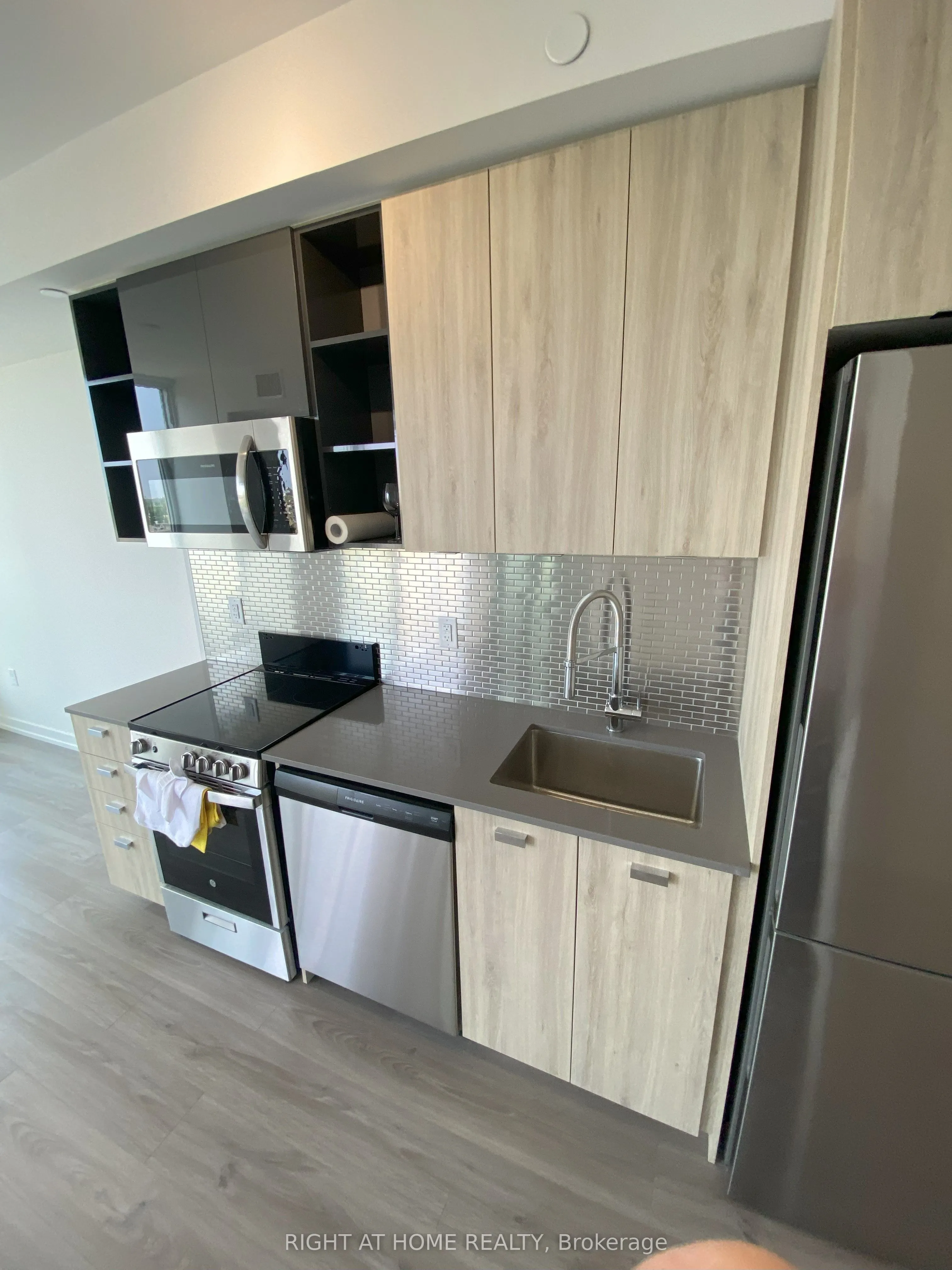 10 De Boers Drive, #512