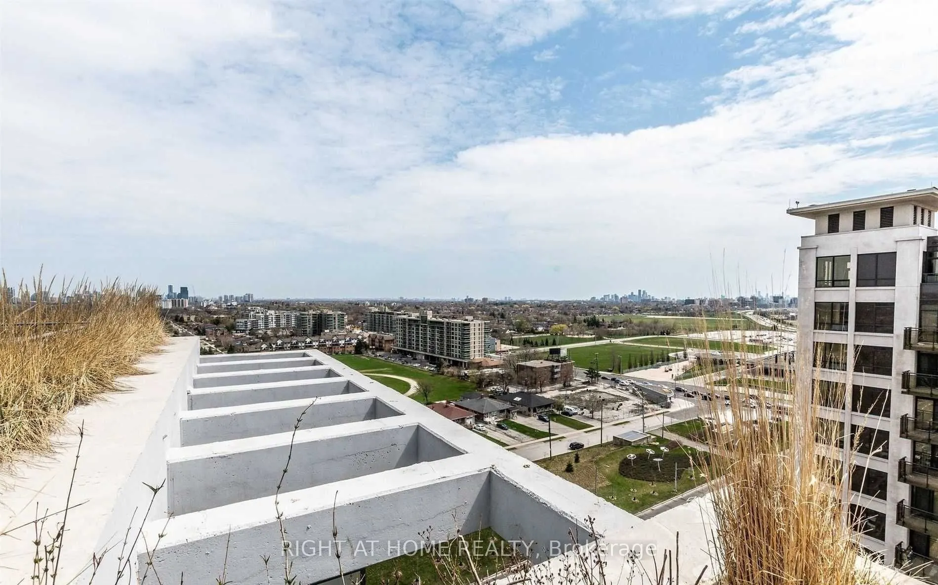 10 De Boers Drive, #512