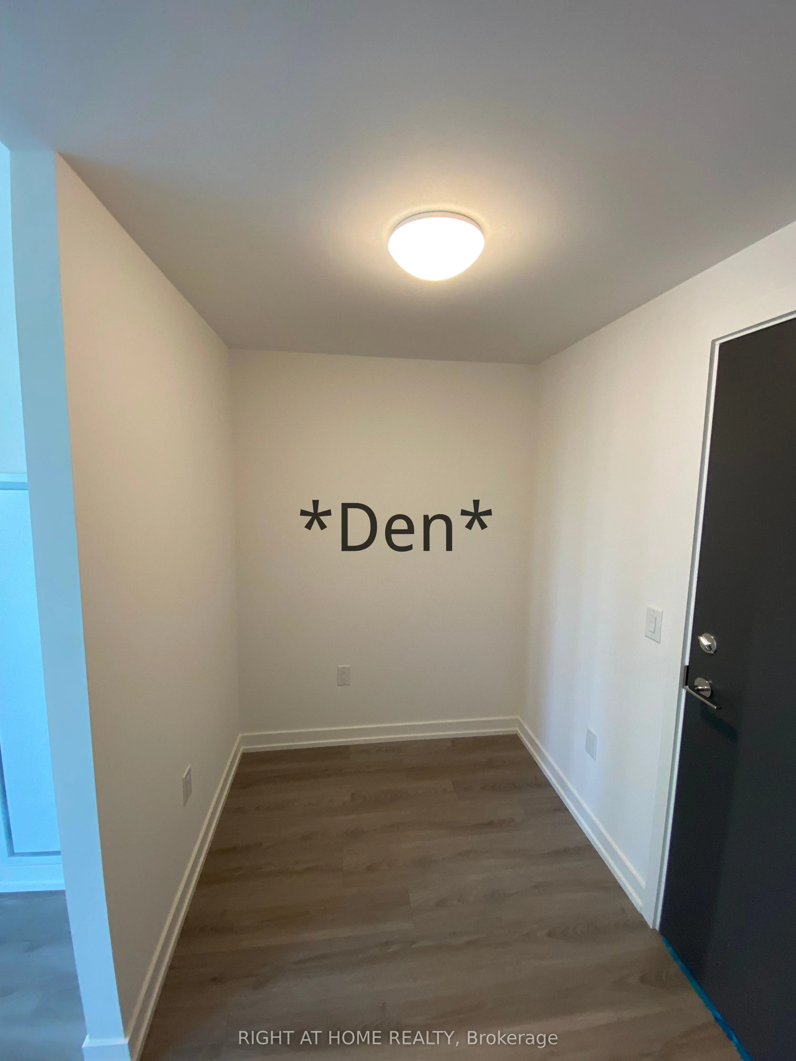 10 De Boers Drive, #512