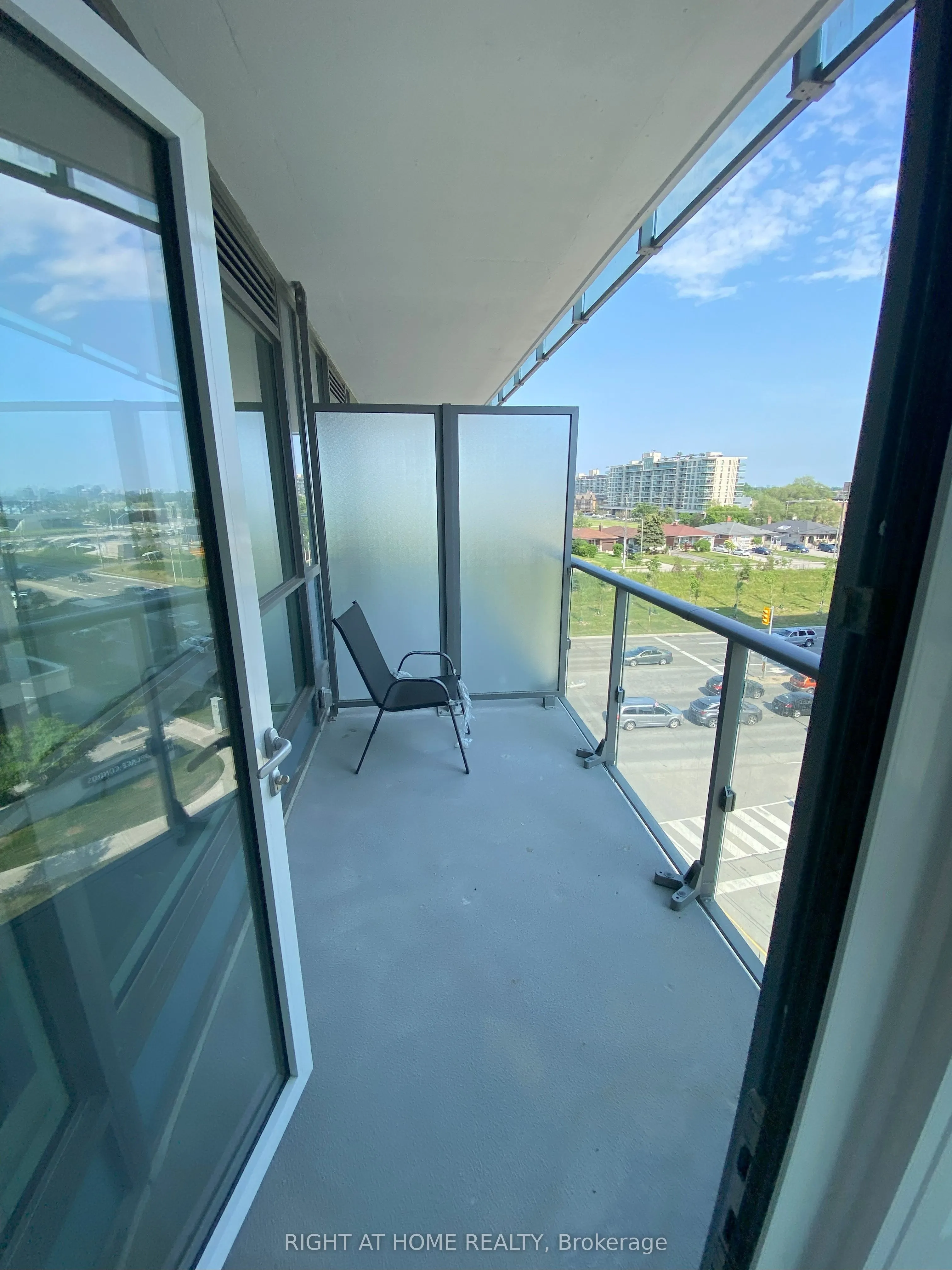 10 De Boers Drive, #512